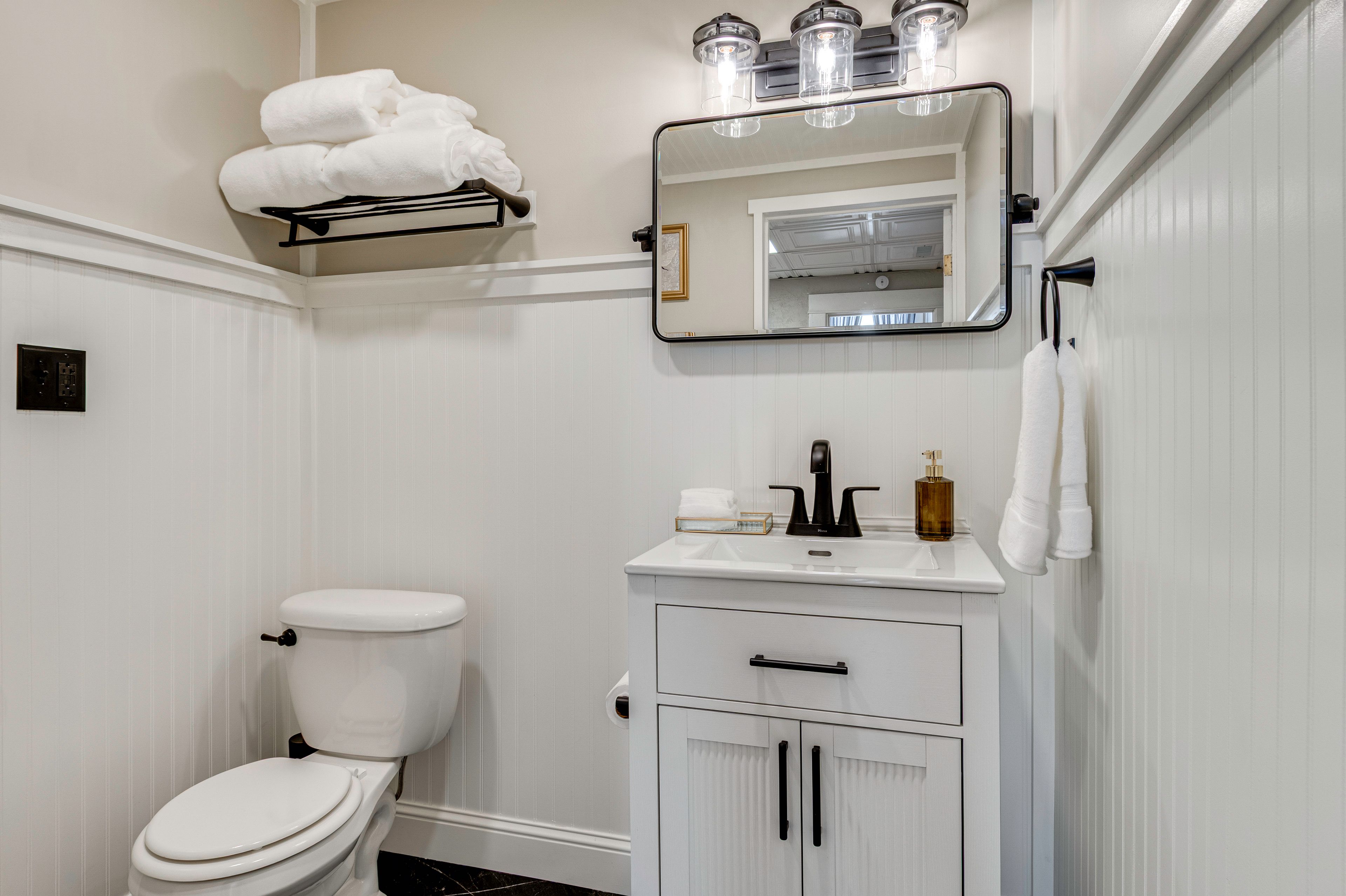 Full Bathroom | Towels & Linens Provided