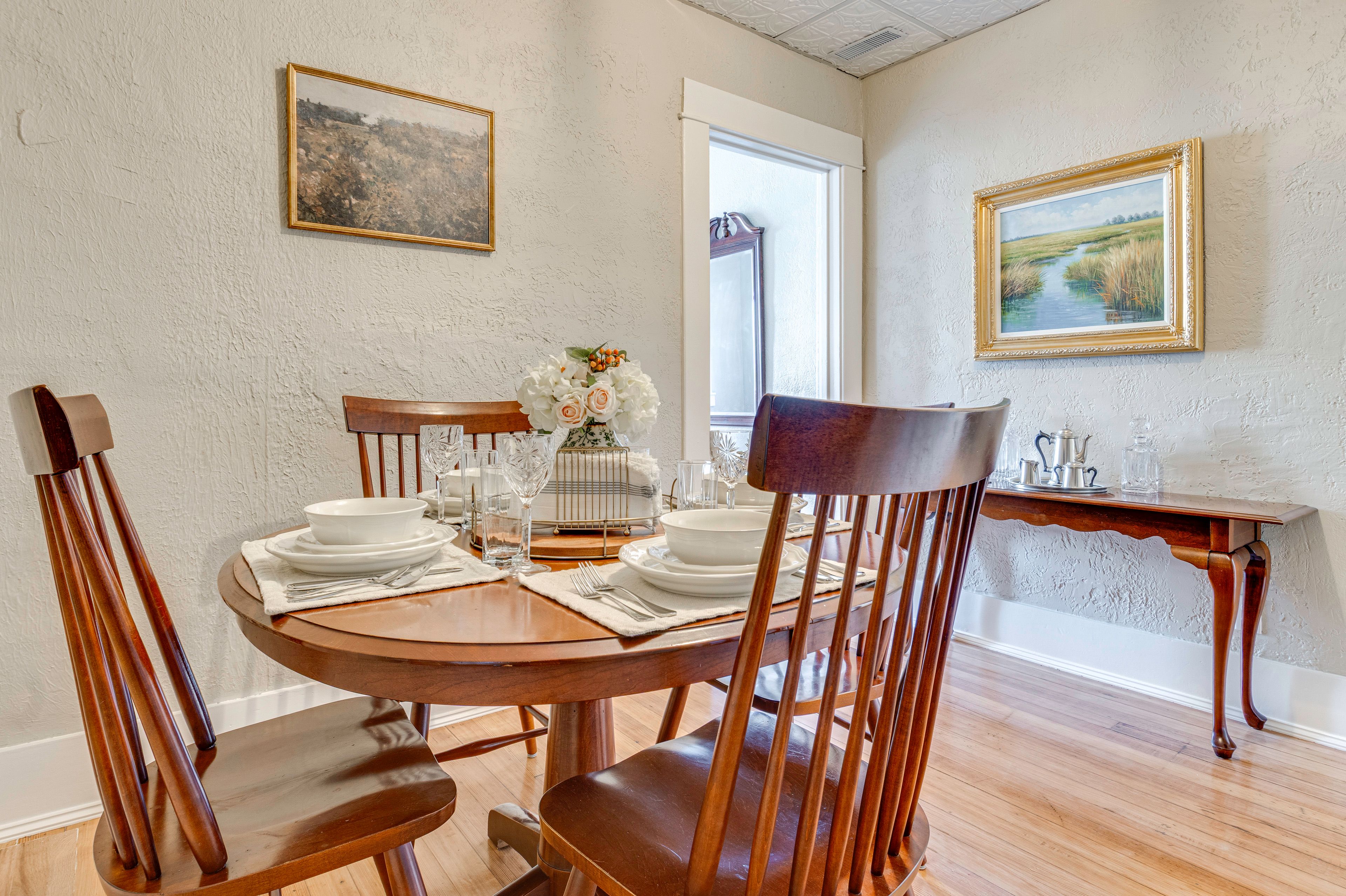 Dining Room | Single-Story Condo on 2nd Floor