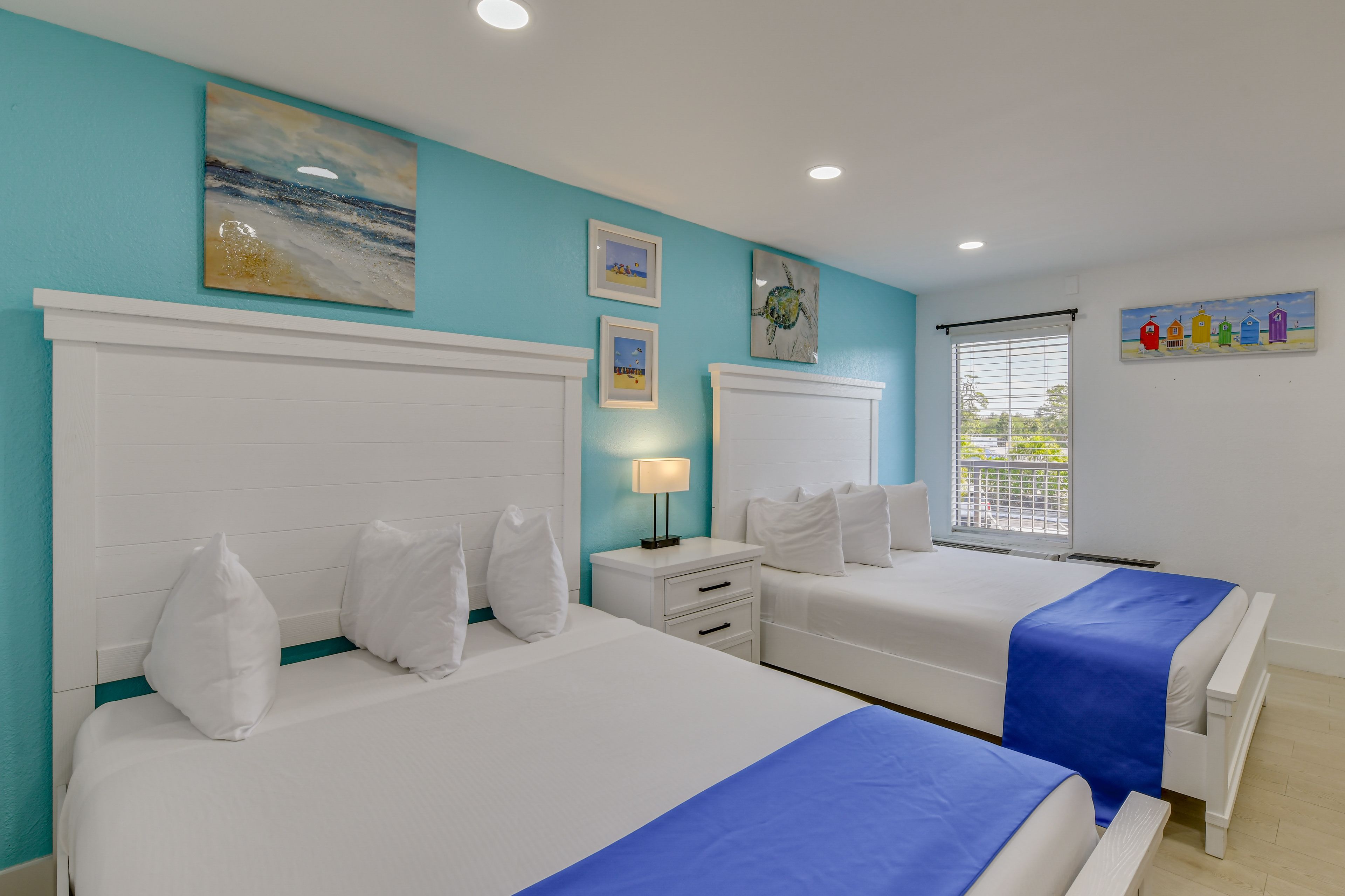 Studio | 2 Queen Beds | Smart TV | Workspace
