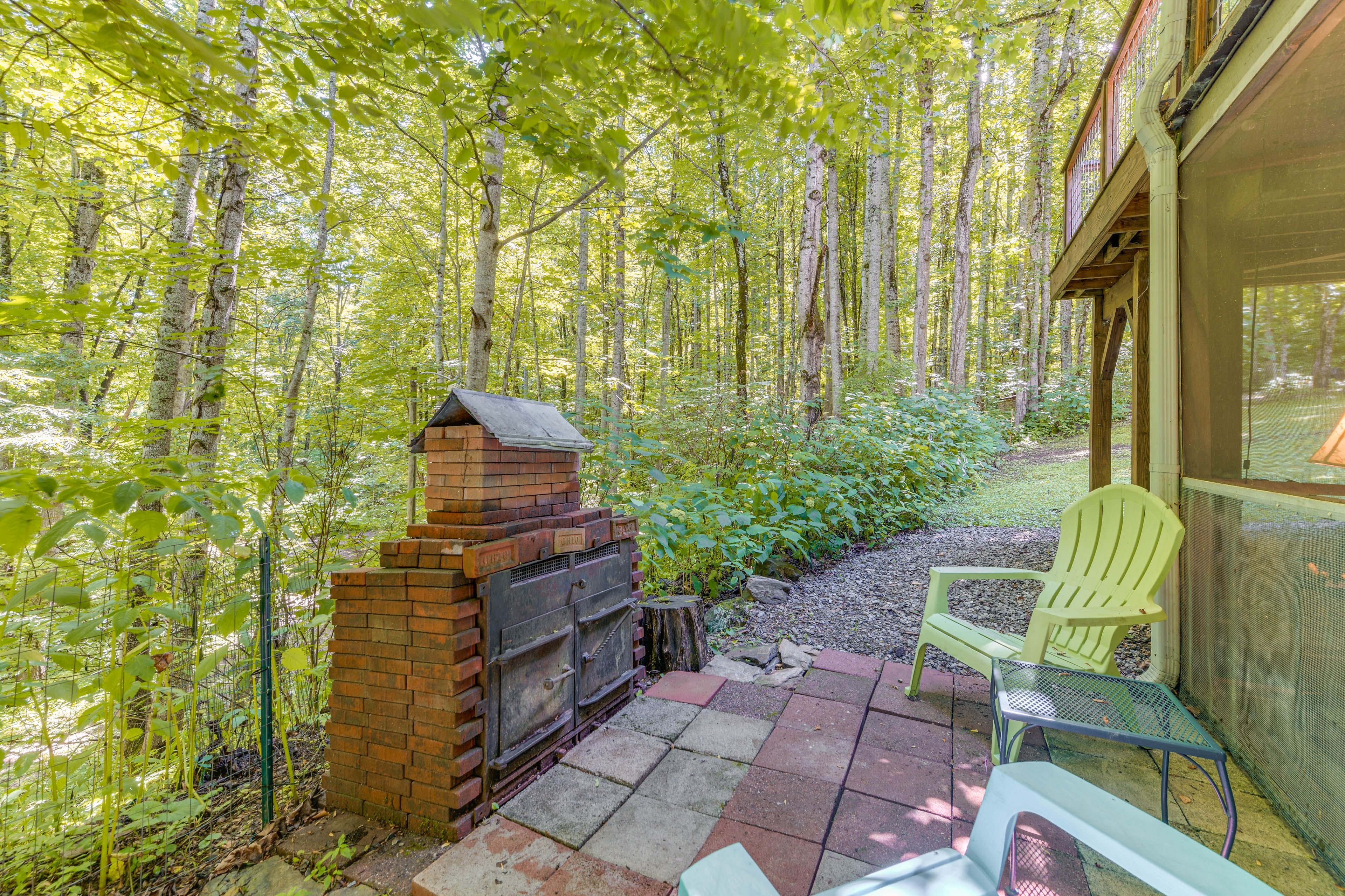 Patio w/ Fire Pit