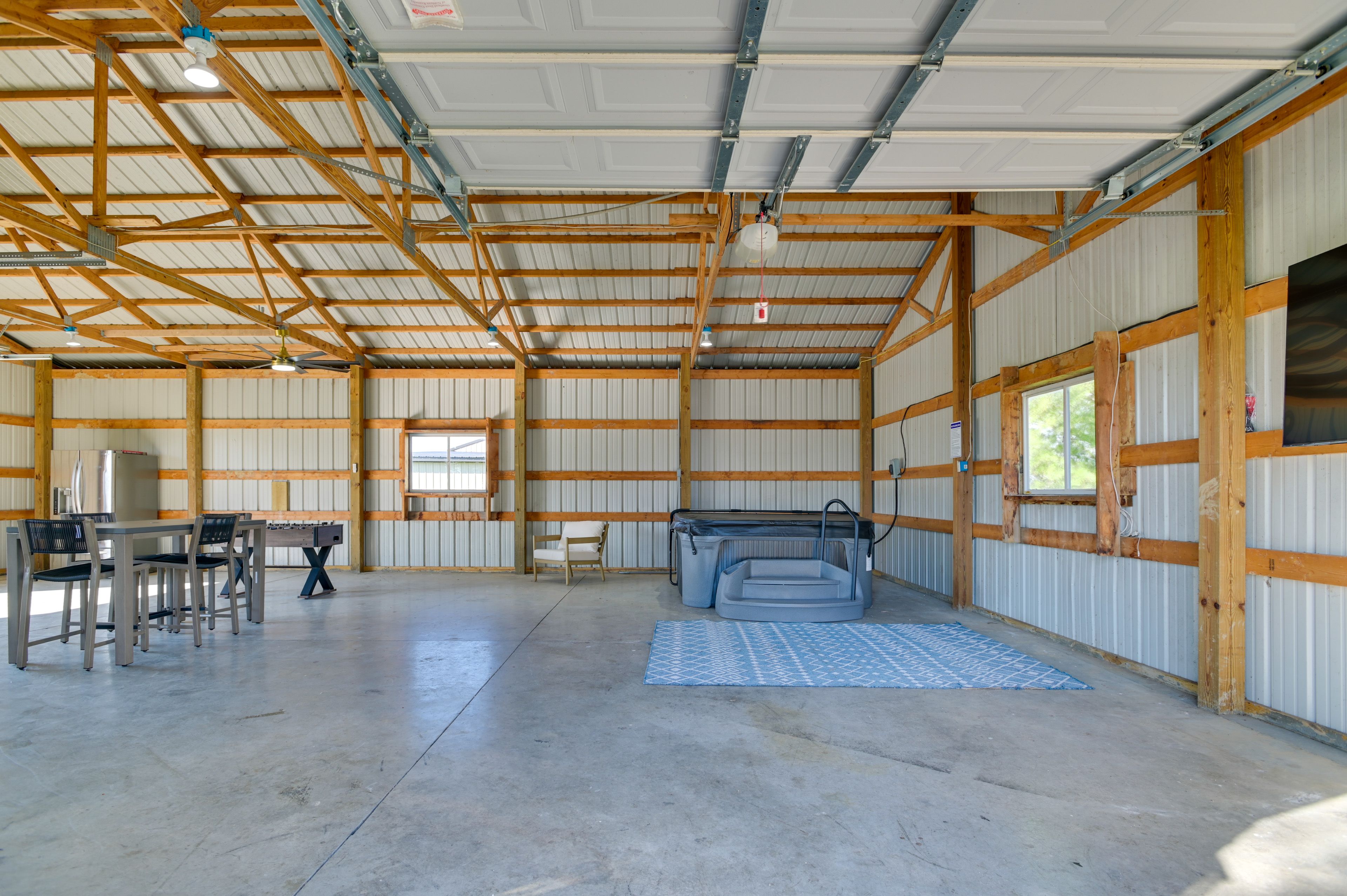 Private Barn | Hot Tub | Foosball Table