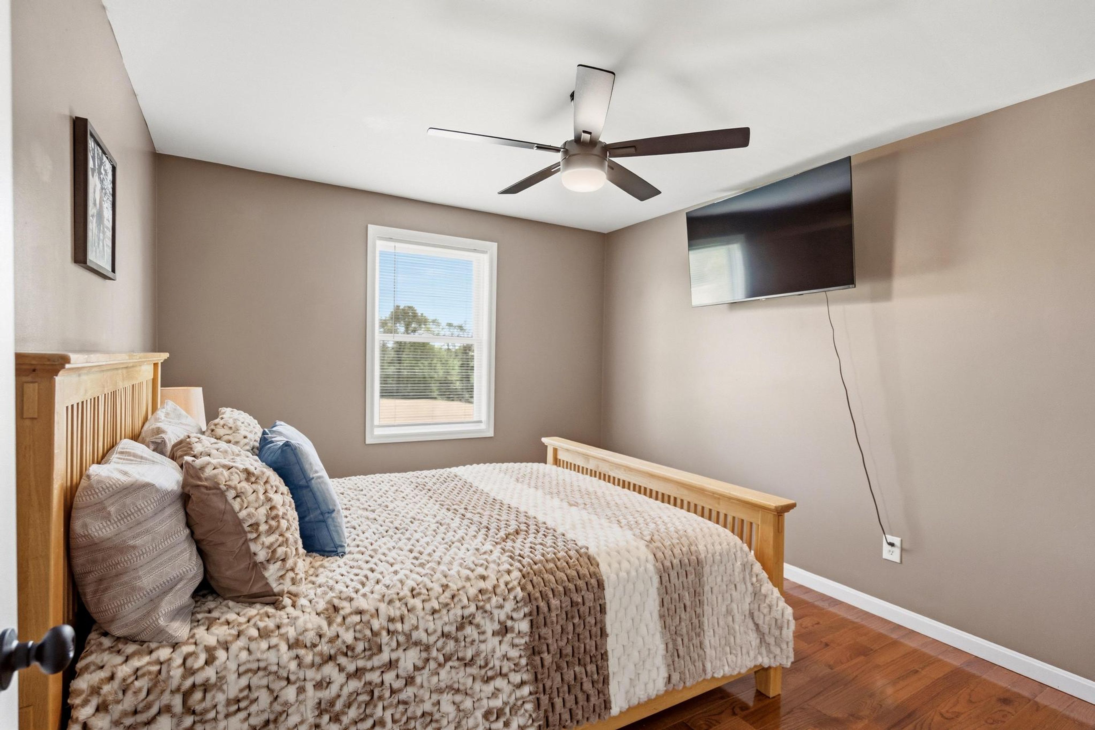 Bedroom 5 | 2nd Floor | Queen Bed