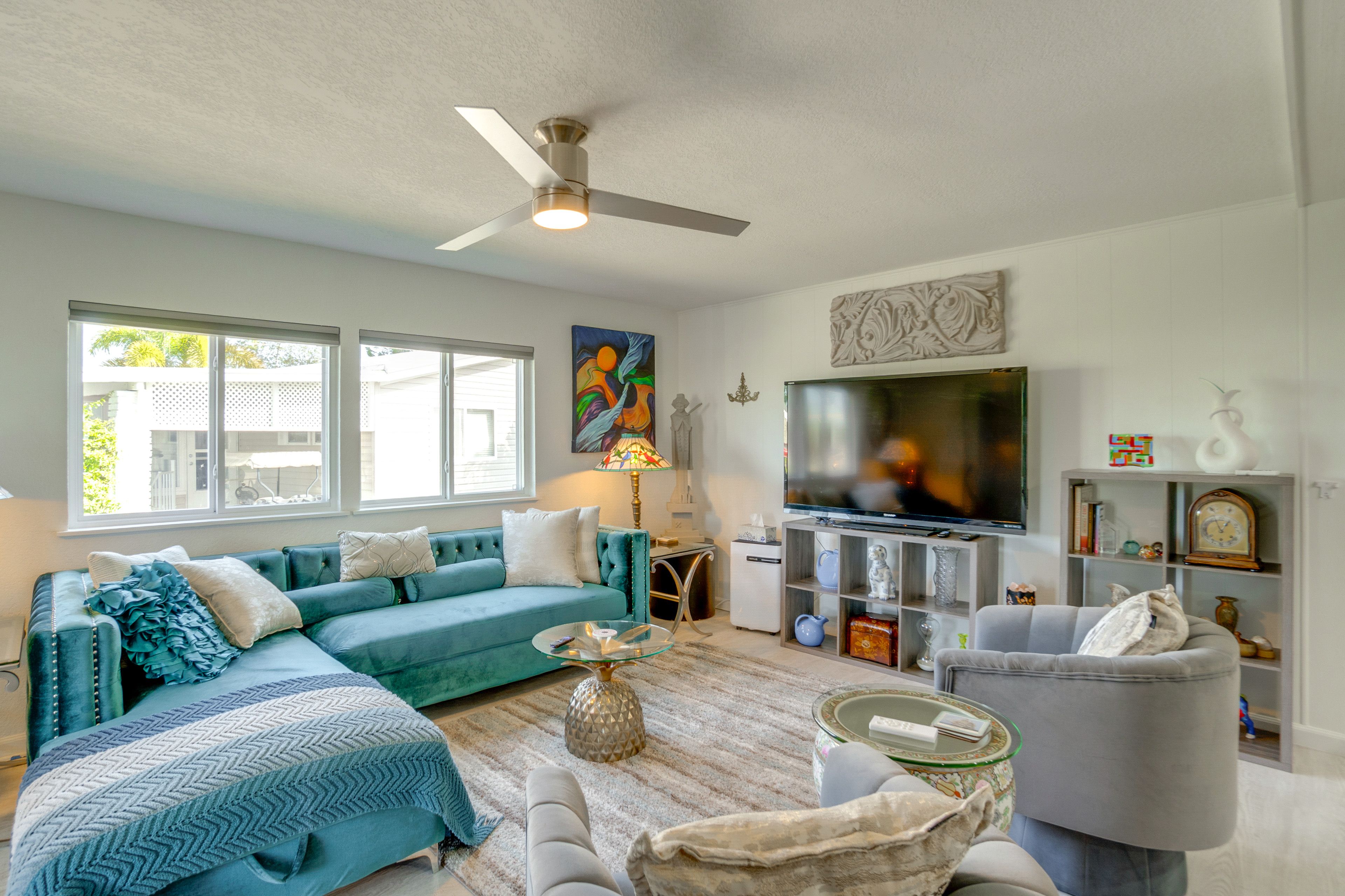 Living Room | 1 Interior Step Required