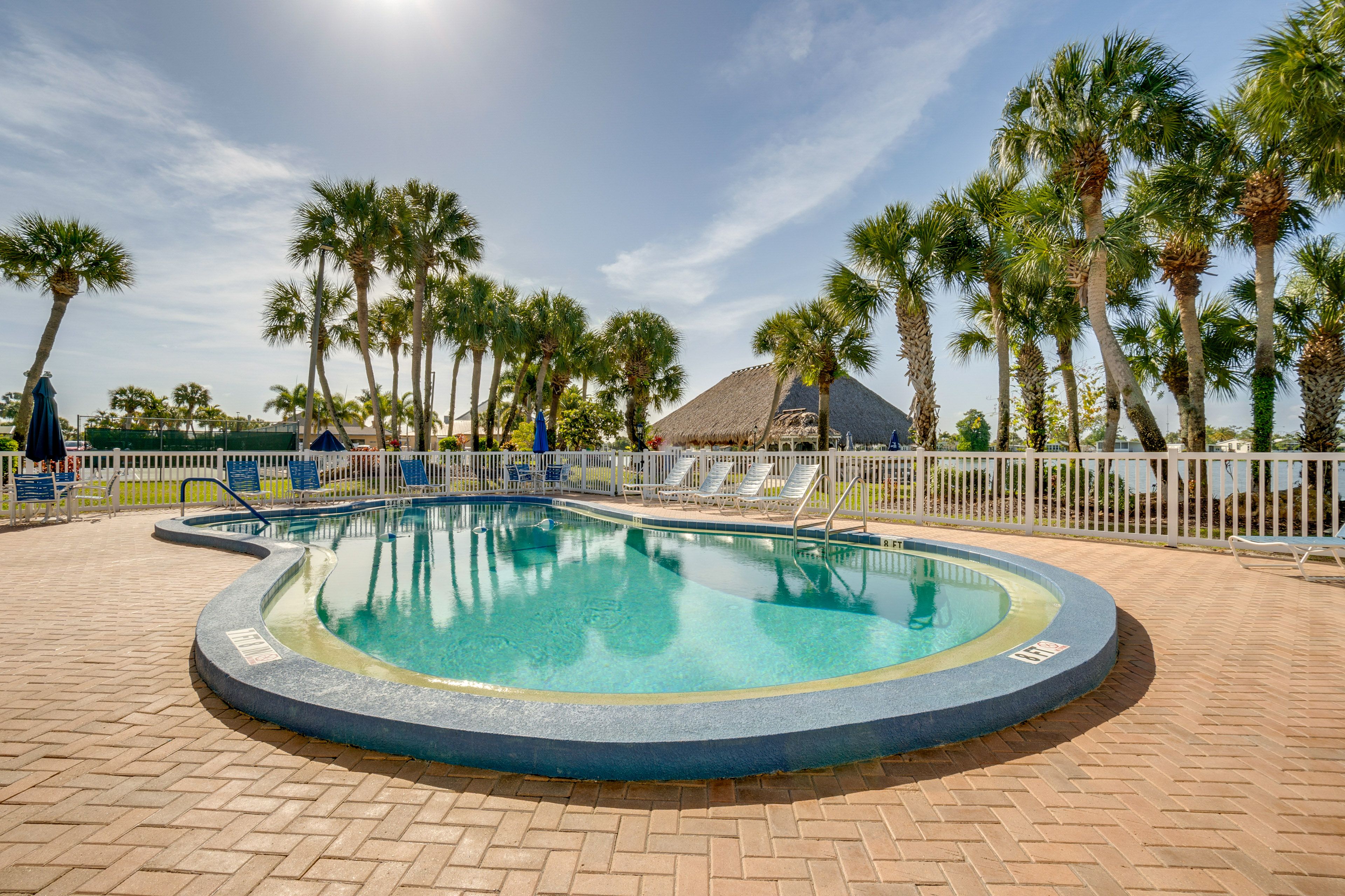 Maple Leaf Golf & Country Club | Community Pool