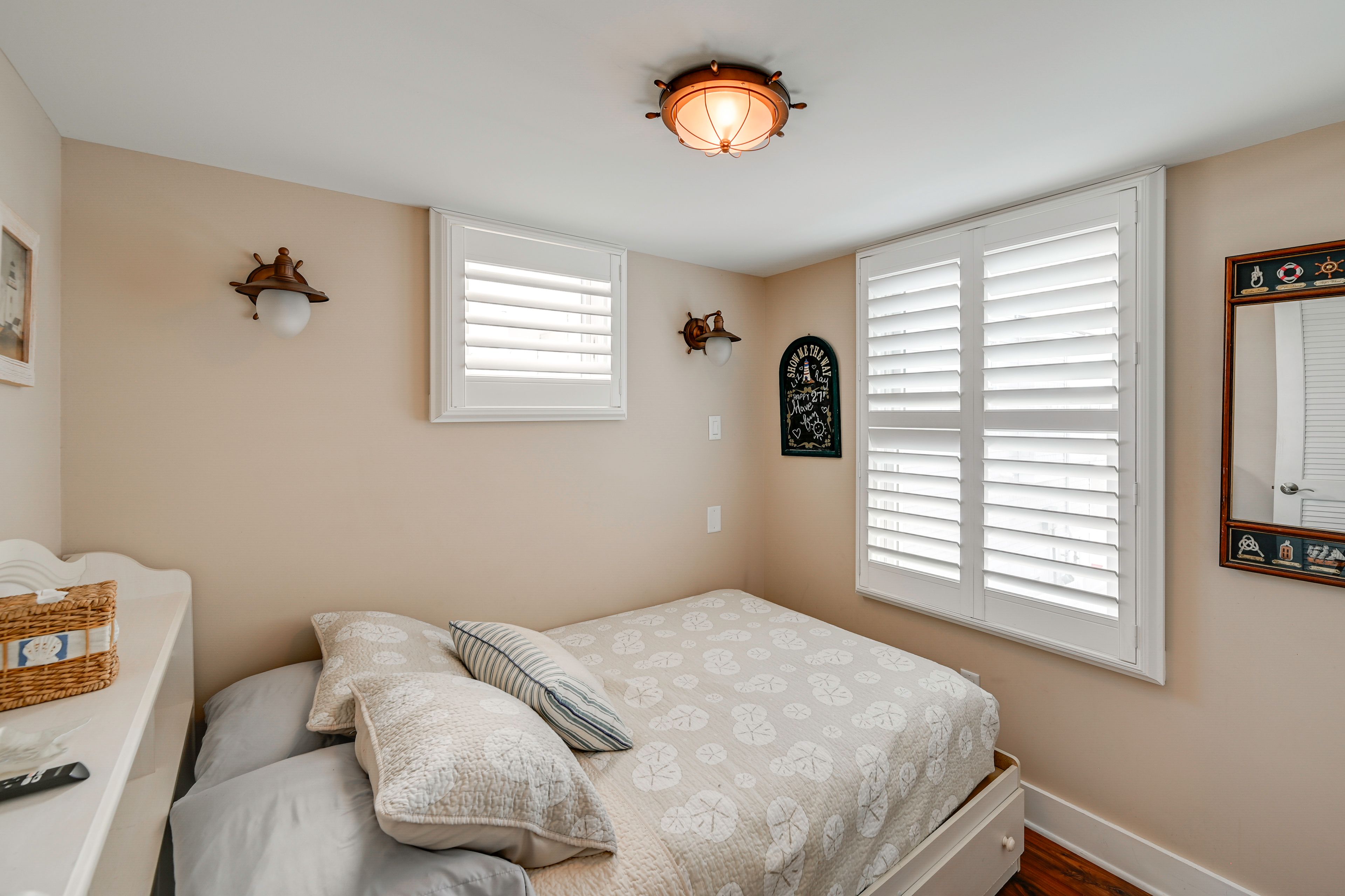Bedroom 1 | Queen Bed