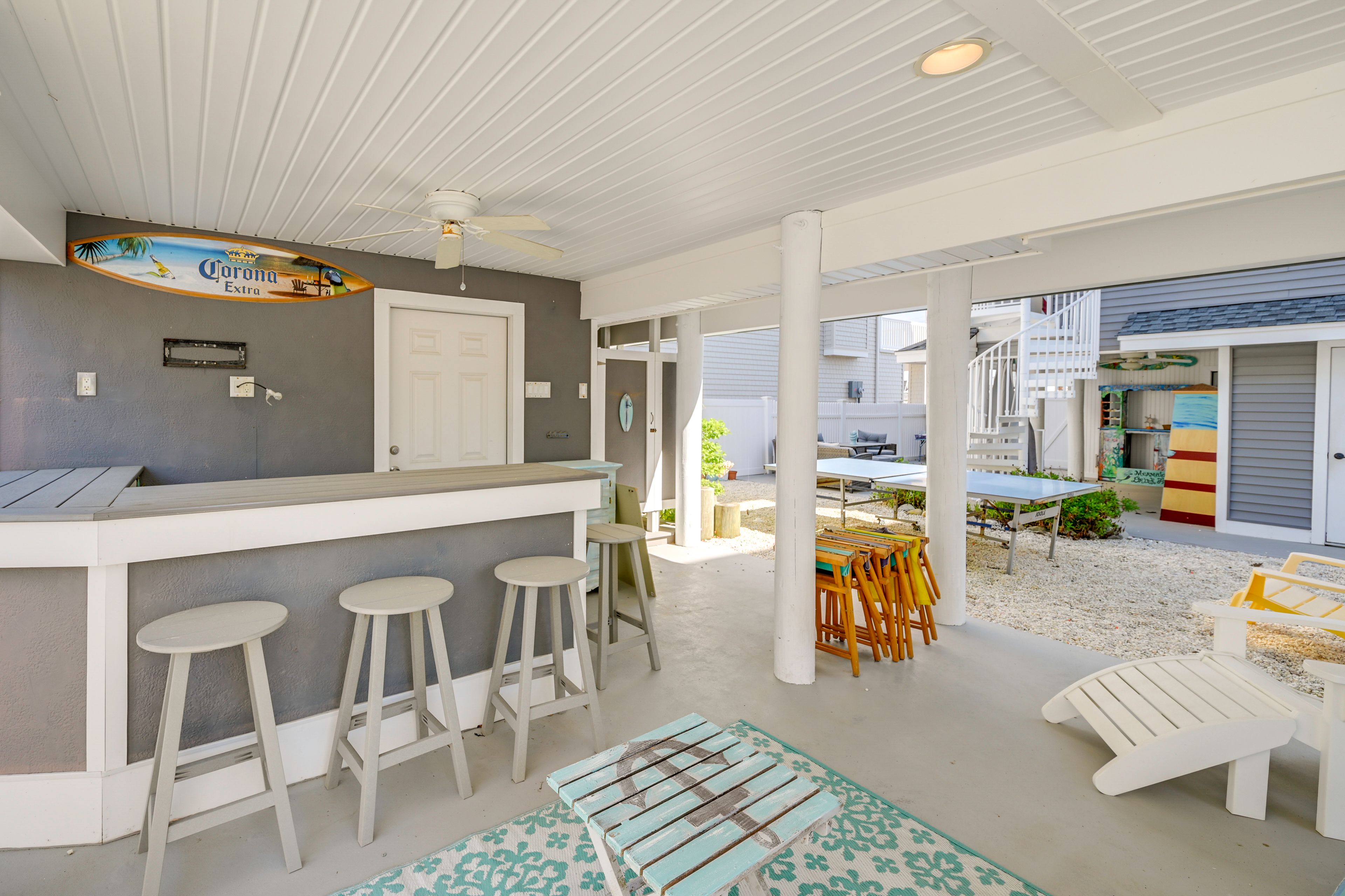 Patio | Bar | Outdoor Shower | Picnic Table | Grill