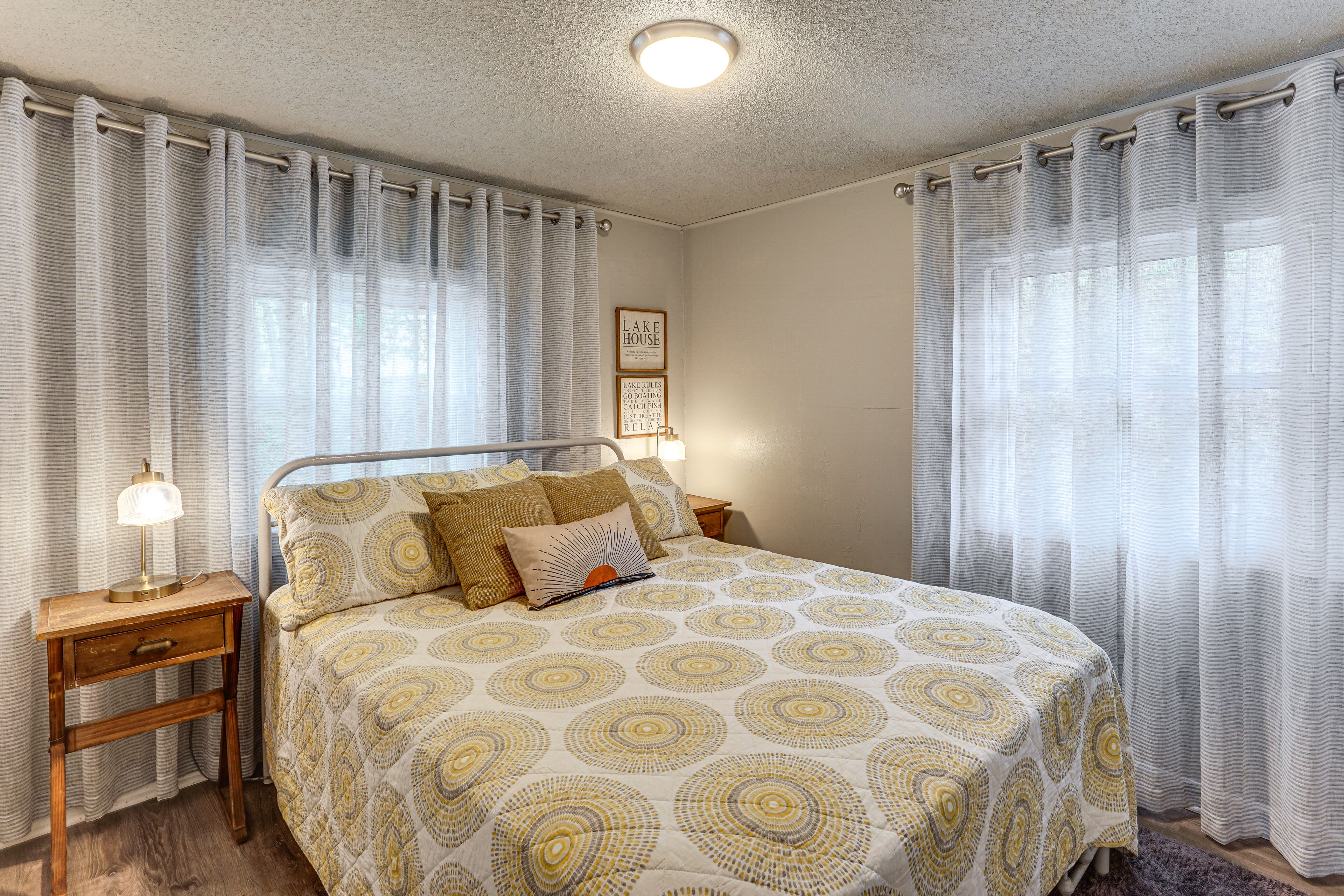 Bedroom 1 | Main Level | Queen Bed