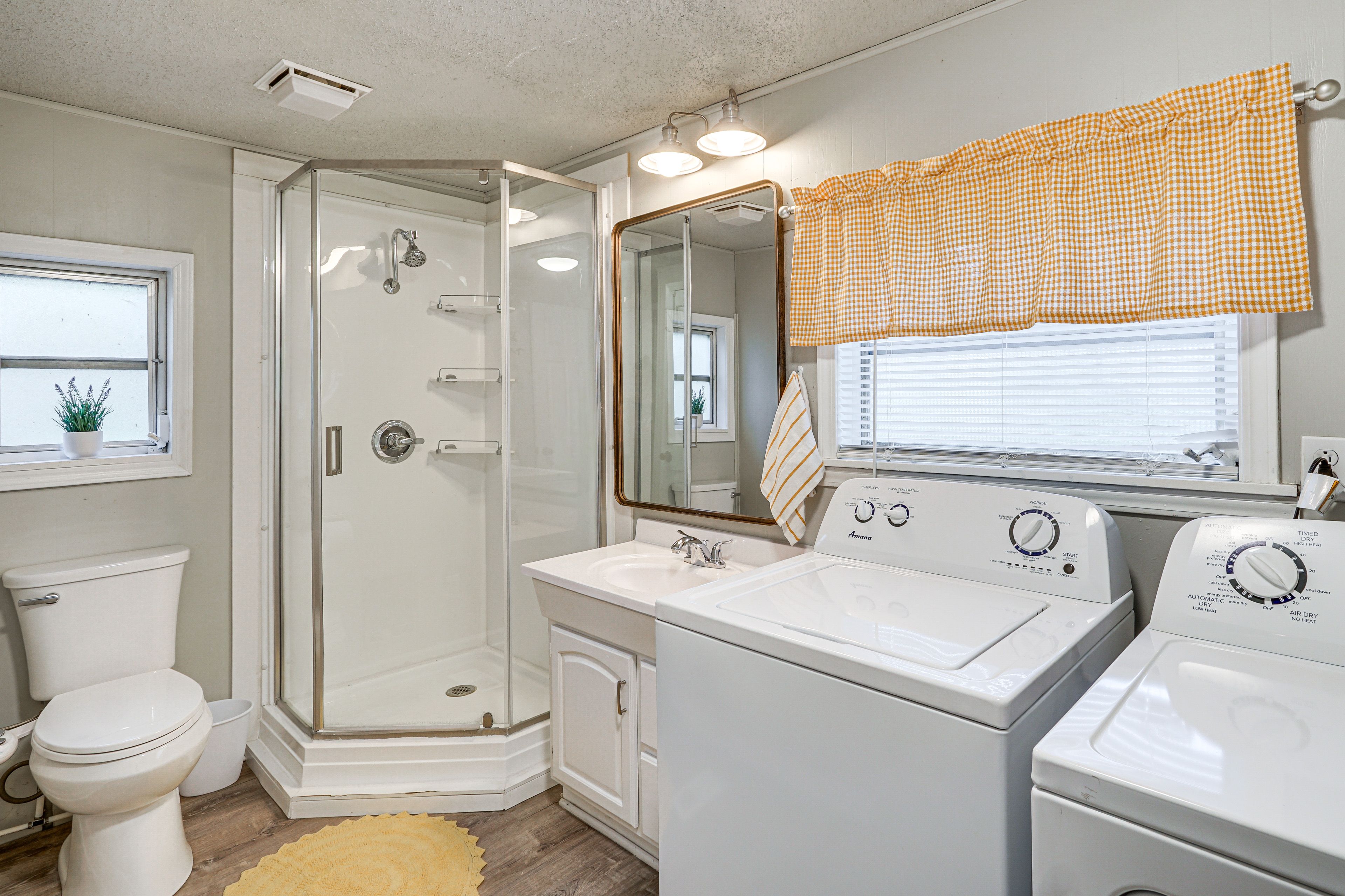 Full Bathroom | Main Level