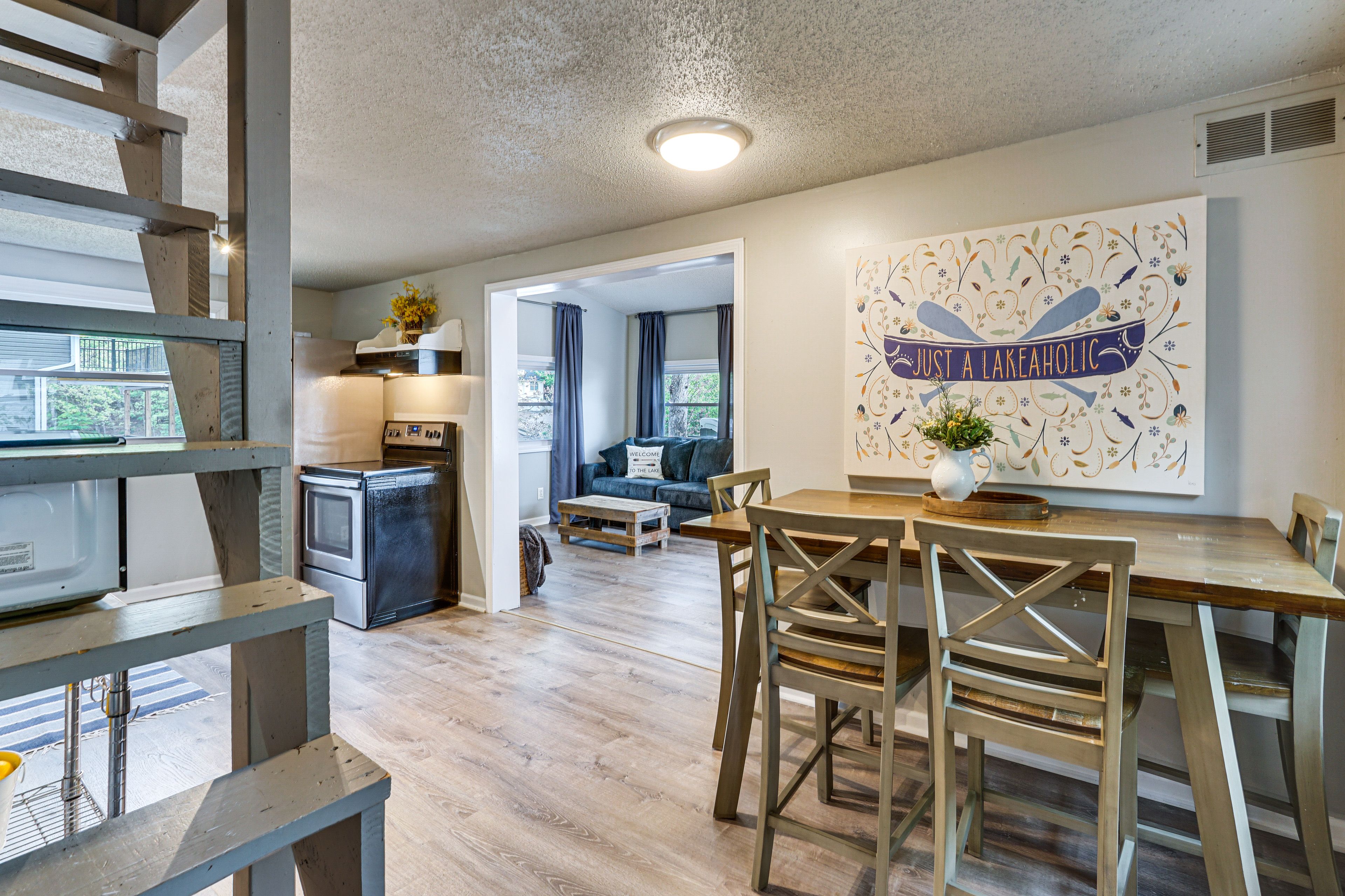 Dining Area | Main Level