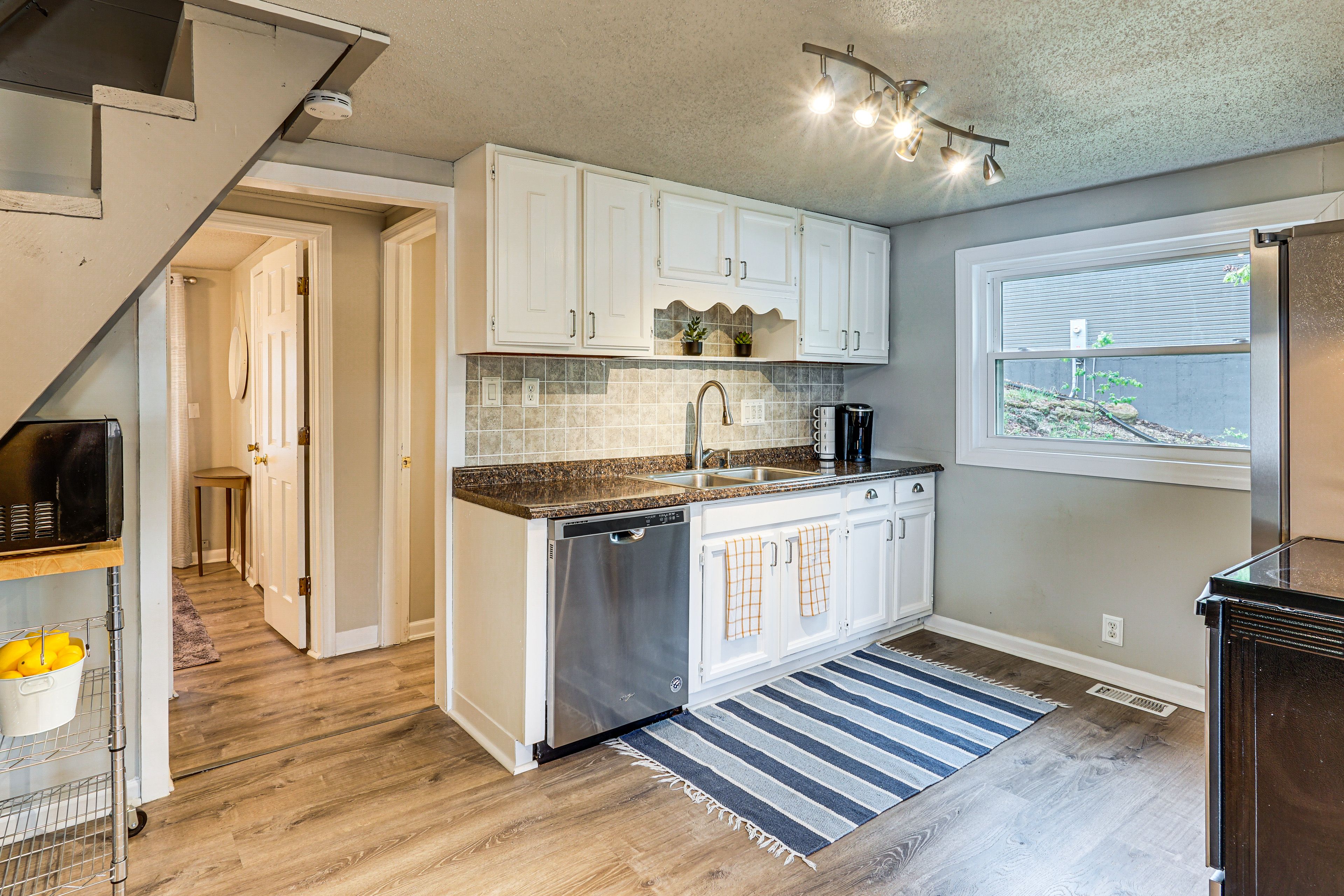 Kitchen | Main Level