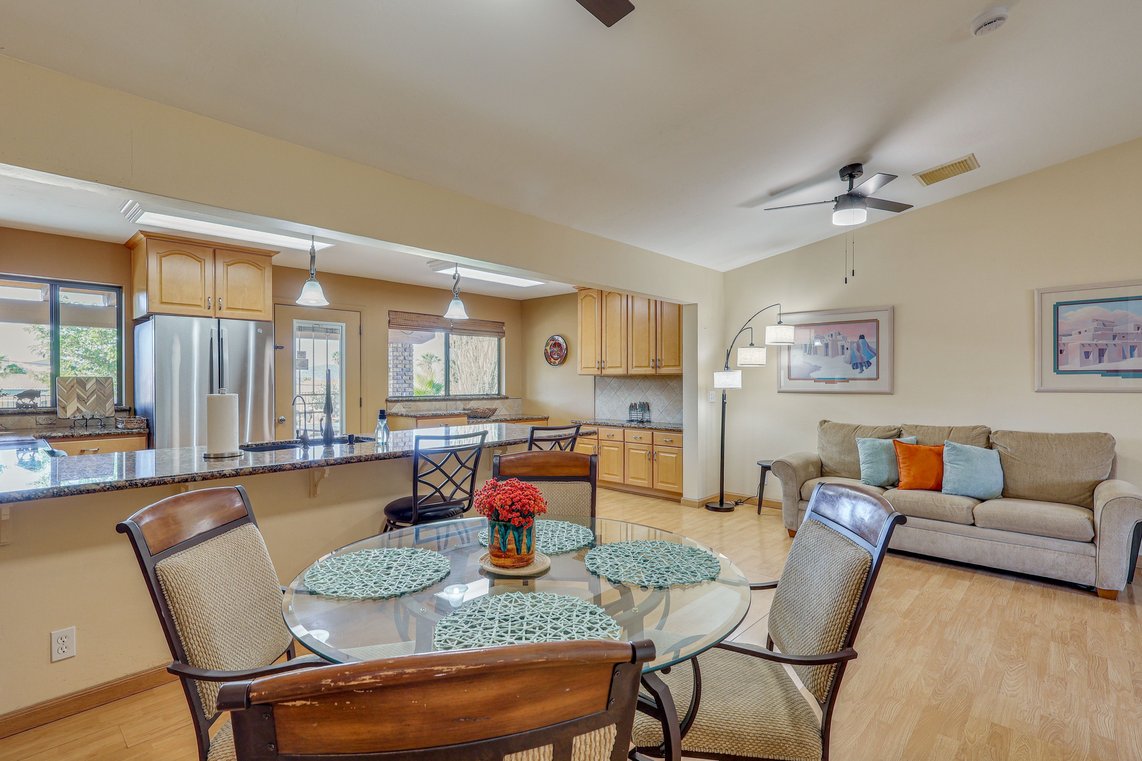 Dining Area | Dishware/Flatware Provided