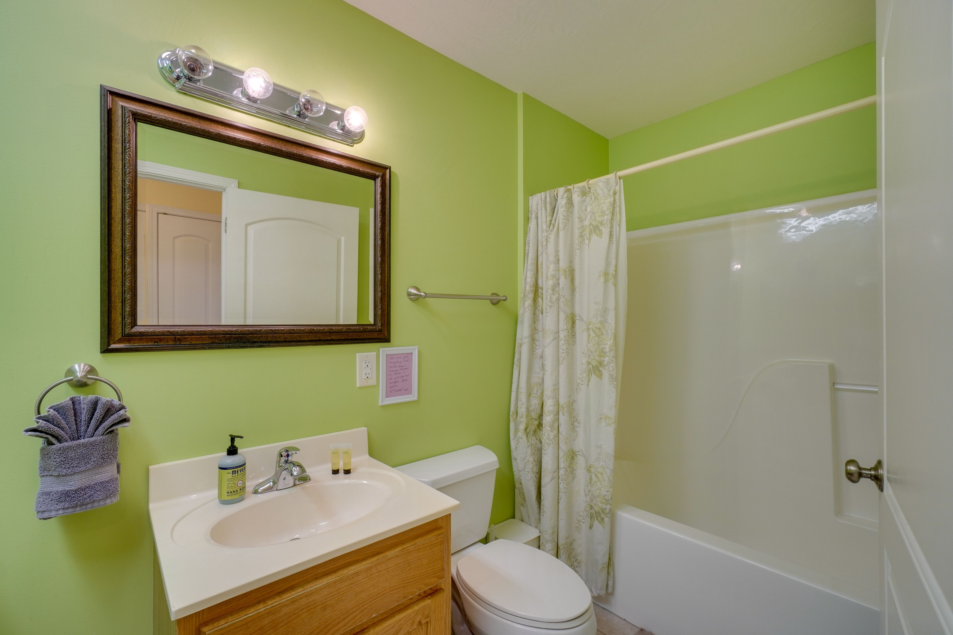 Full Bathroom | Main Level