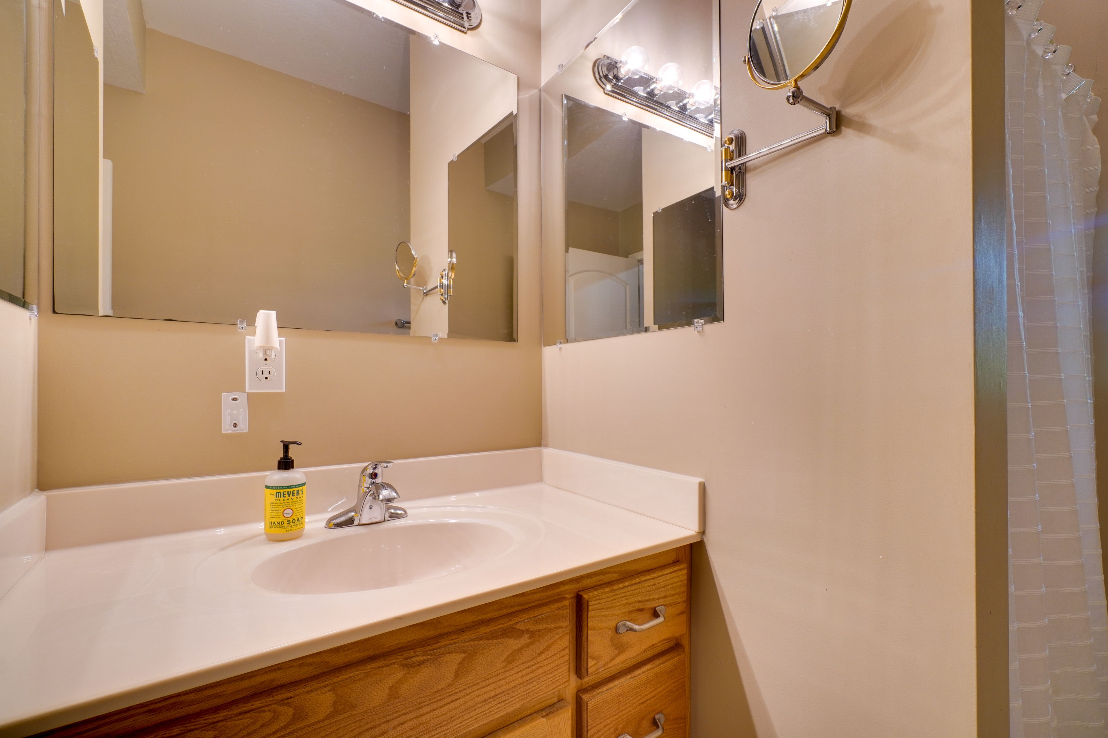 En-Suite Bathroom | Upper Level