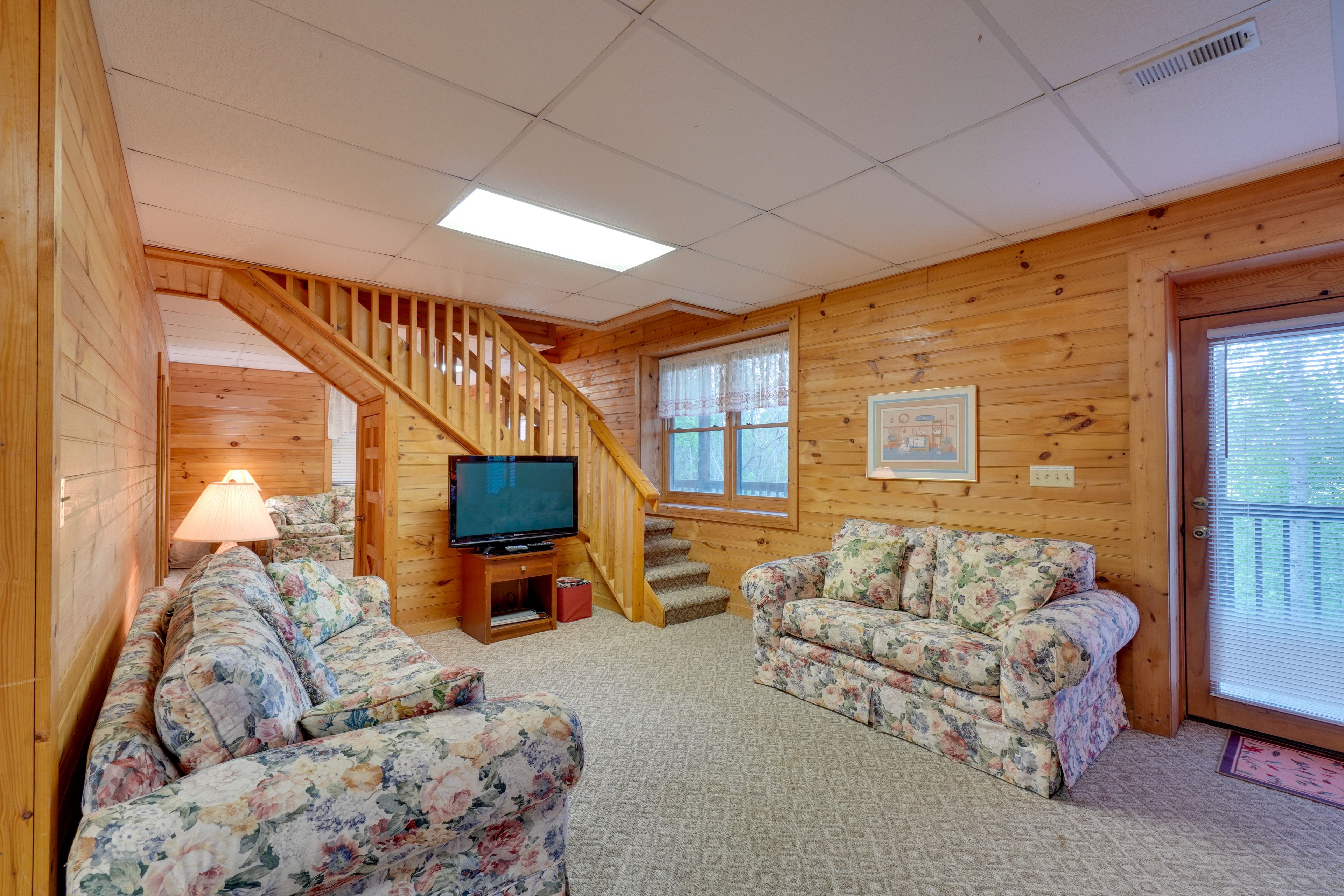 Family Room | Queen Sleeper Sofa | Pool Table | Desk | Lower Level