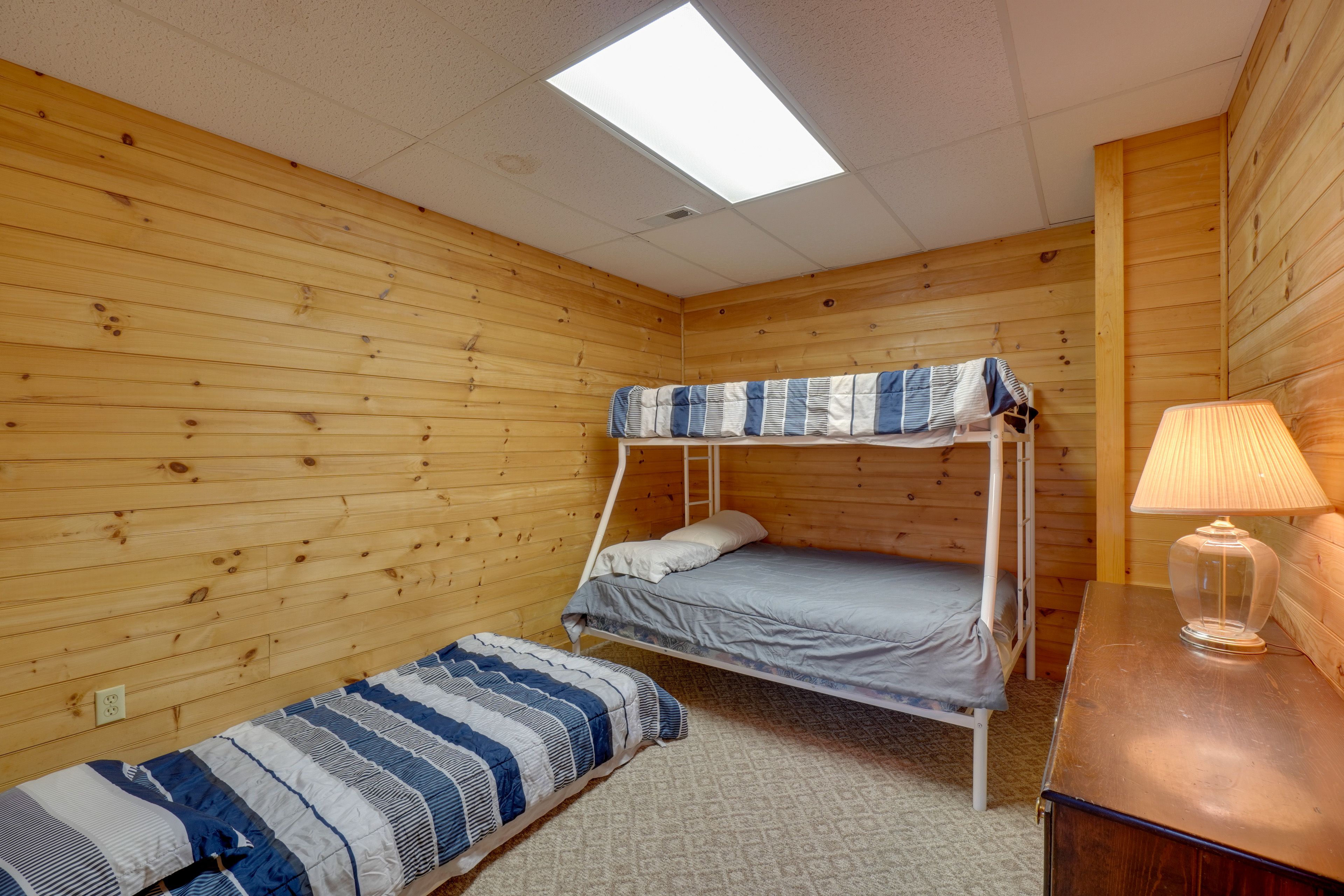 Sleeping Nook | Twin/Full Bunk Bed w/ Twin Trundle | Lower Level