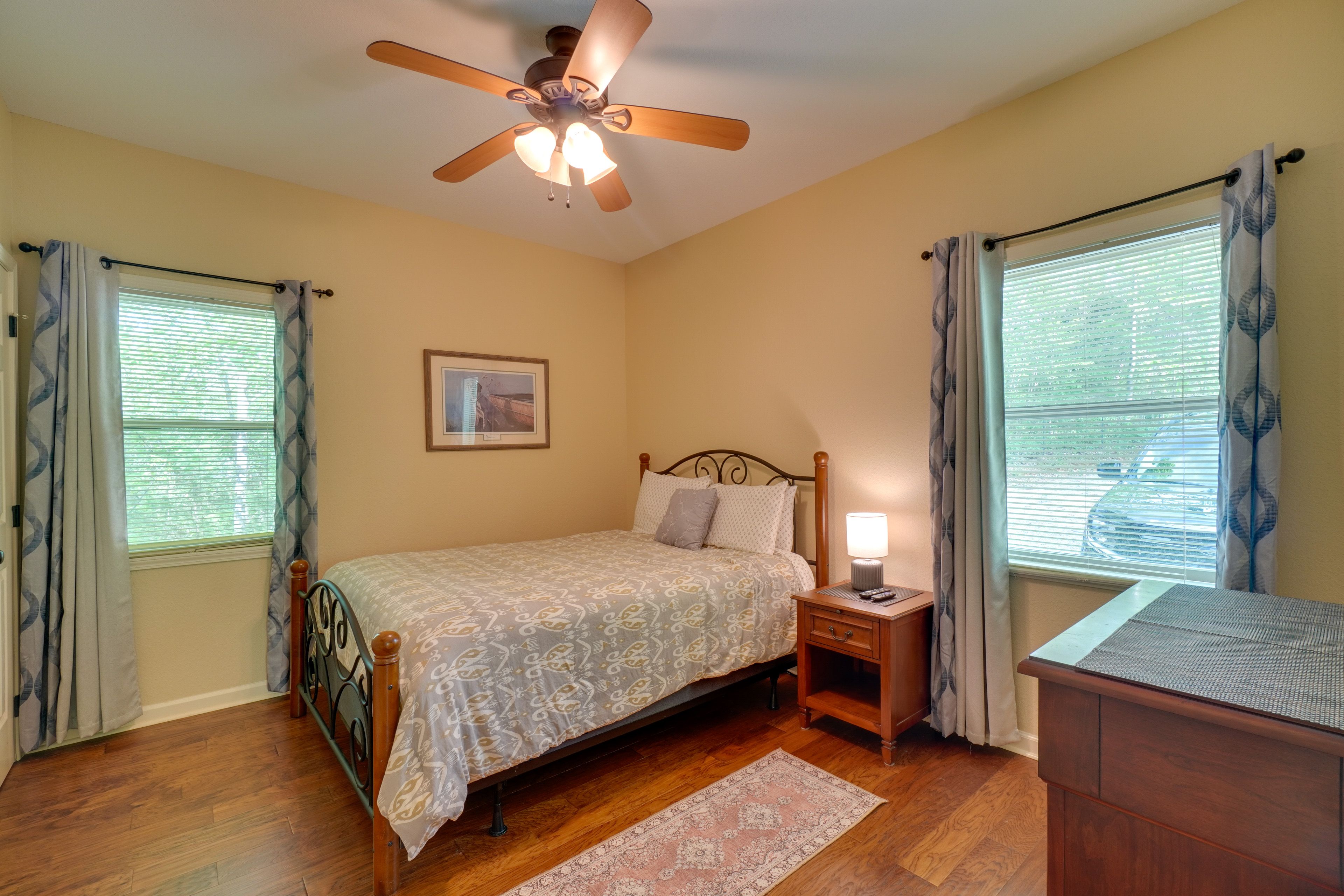 Bedroom 2 | Queen Bed