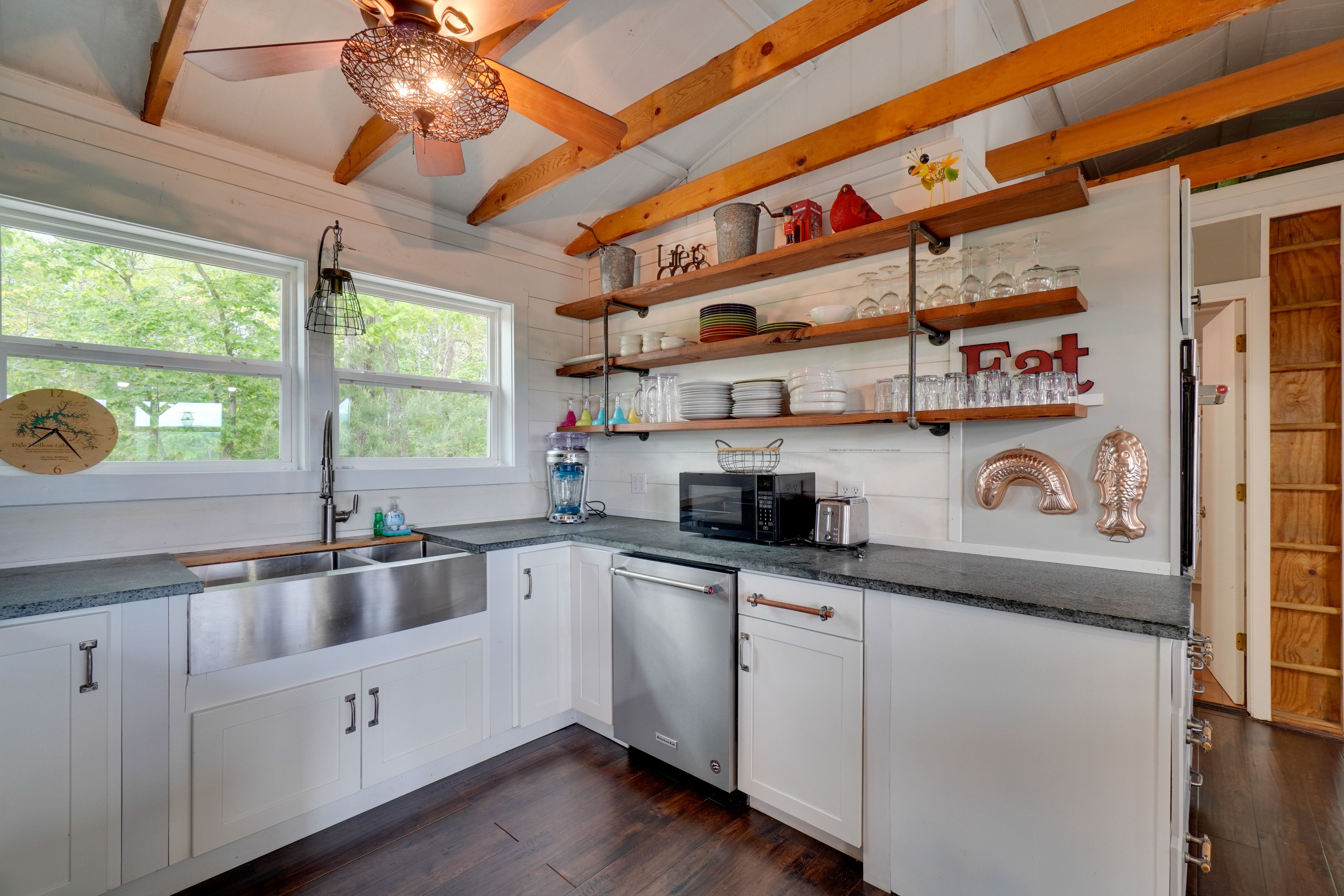 Kitchen | Main Level