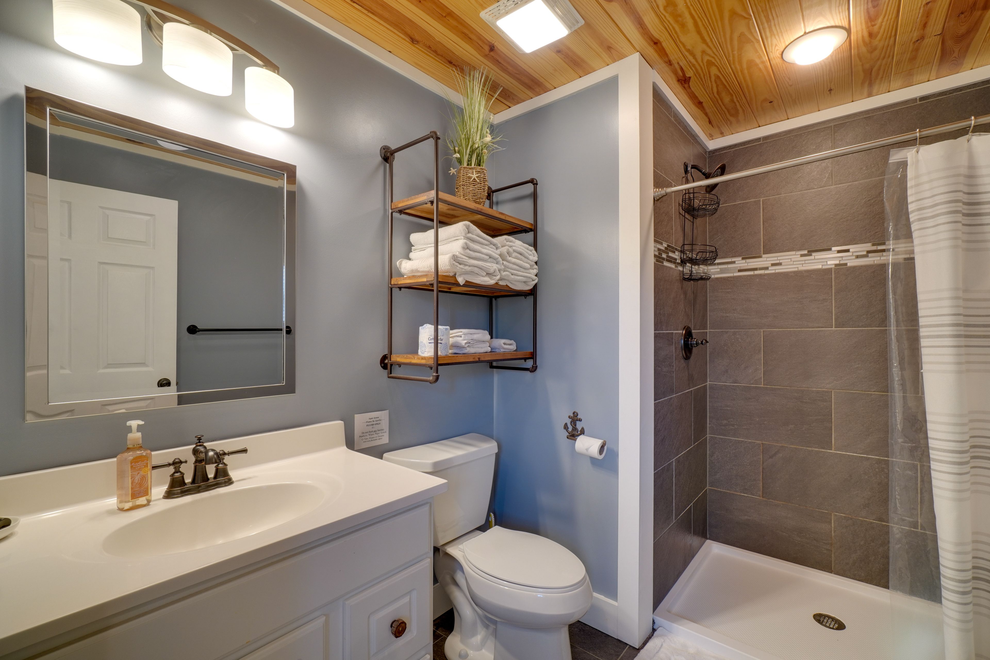 Full Bathroom | Main Level