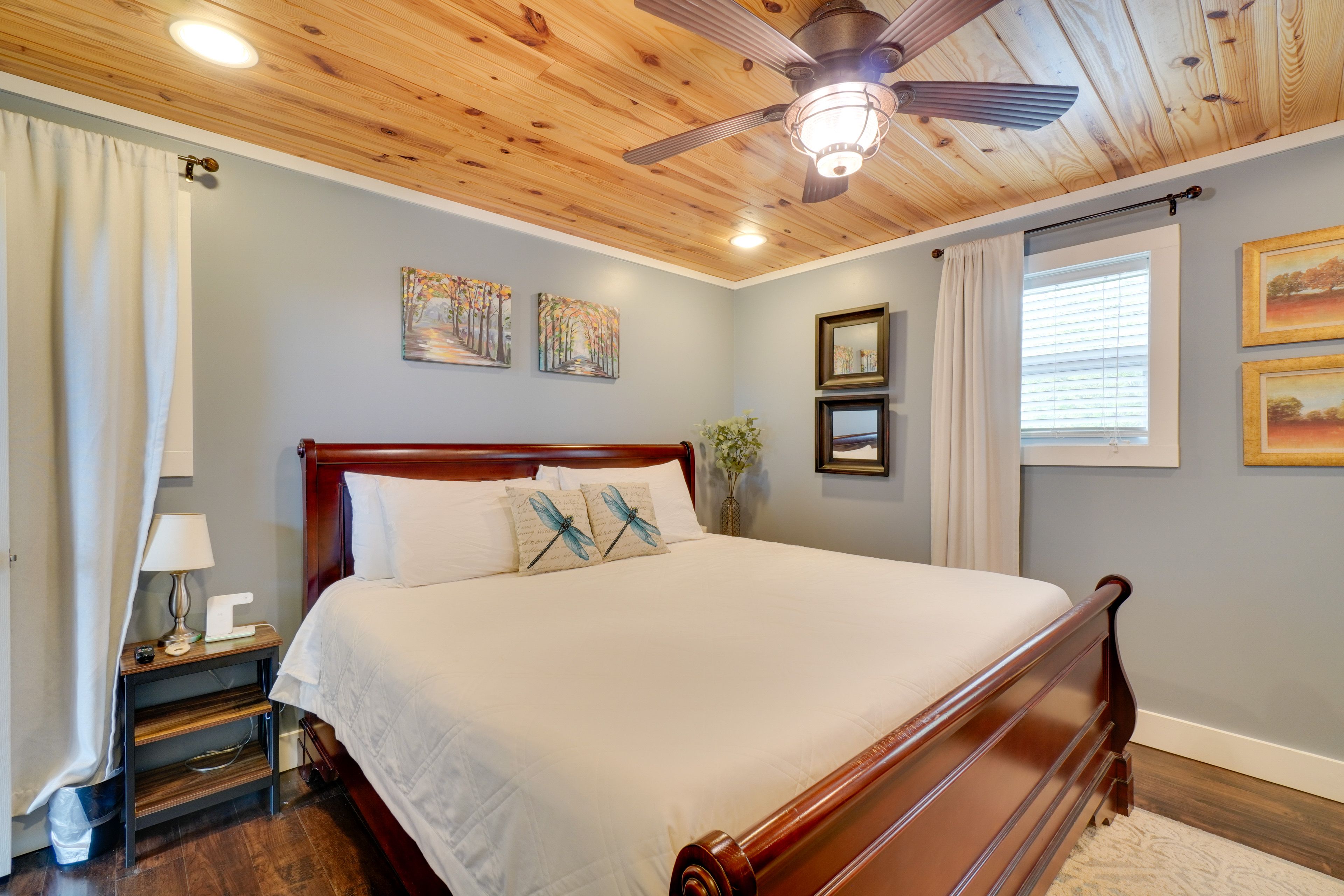 Bedroom 1 | King Bed | Main Level