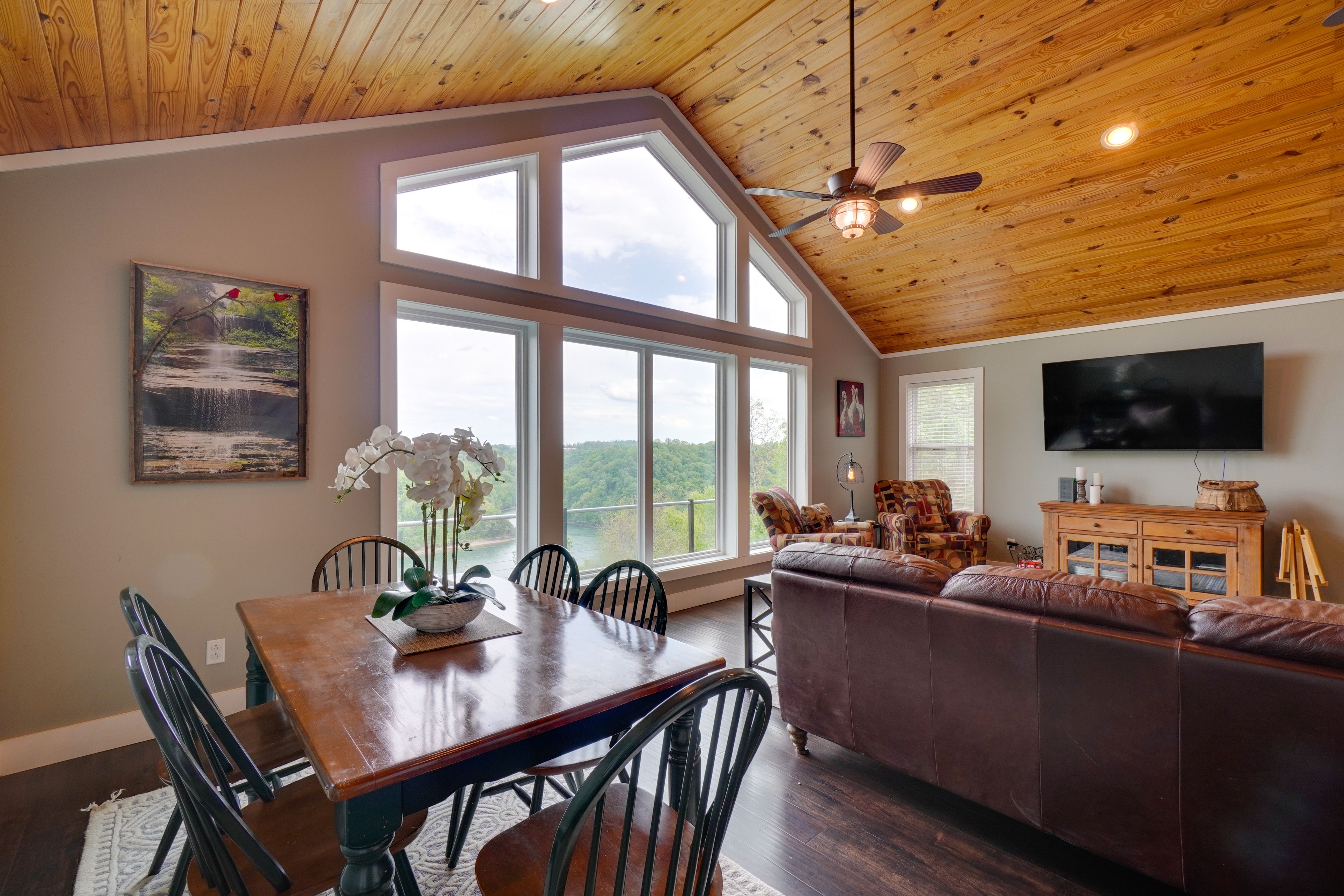 Dining Area | Main Level