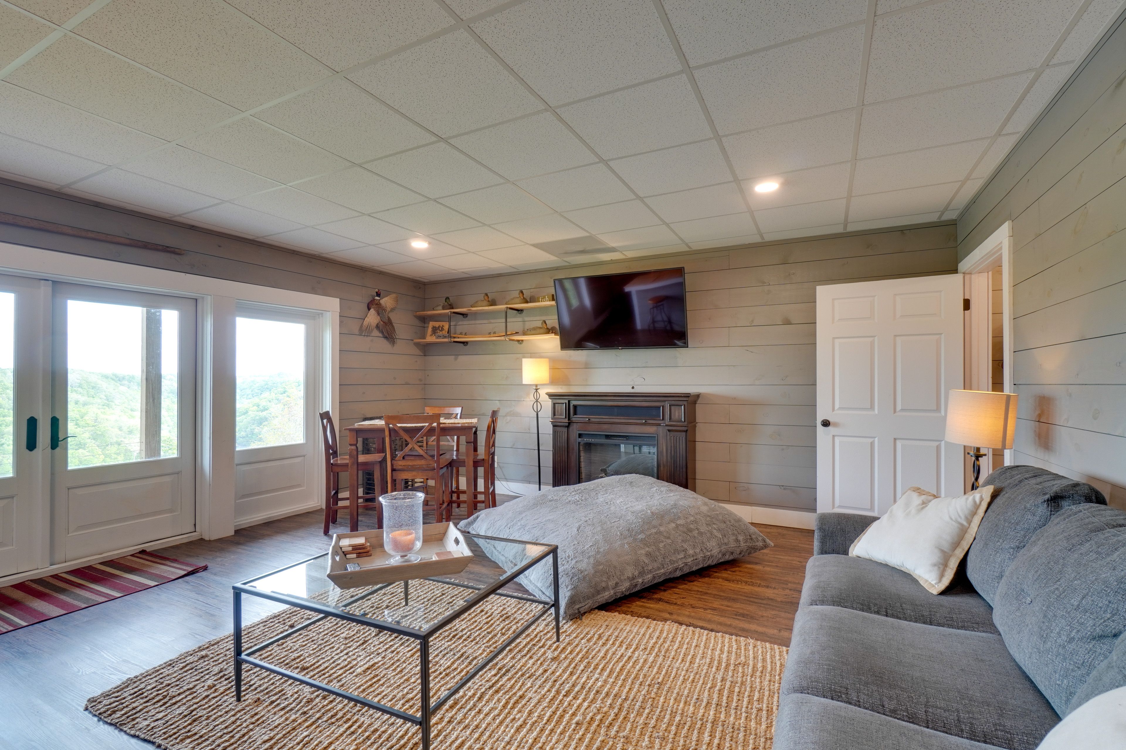 Lounge | Lower Level