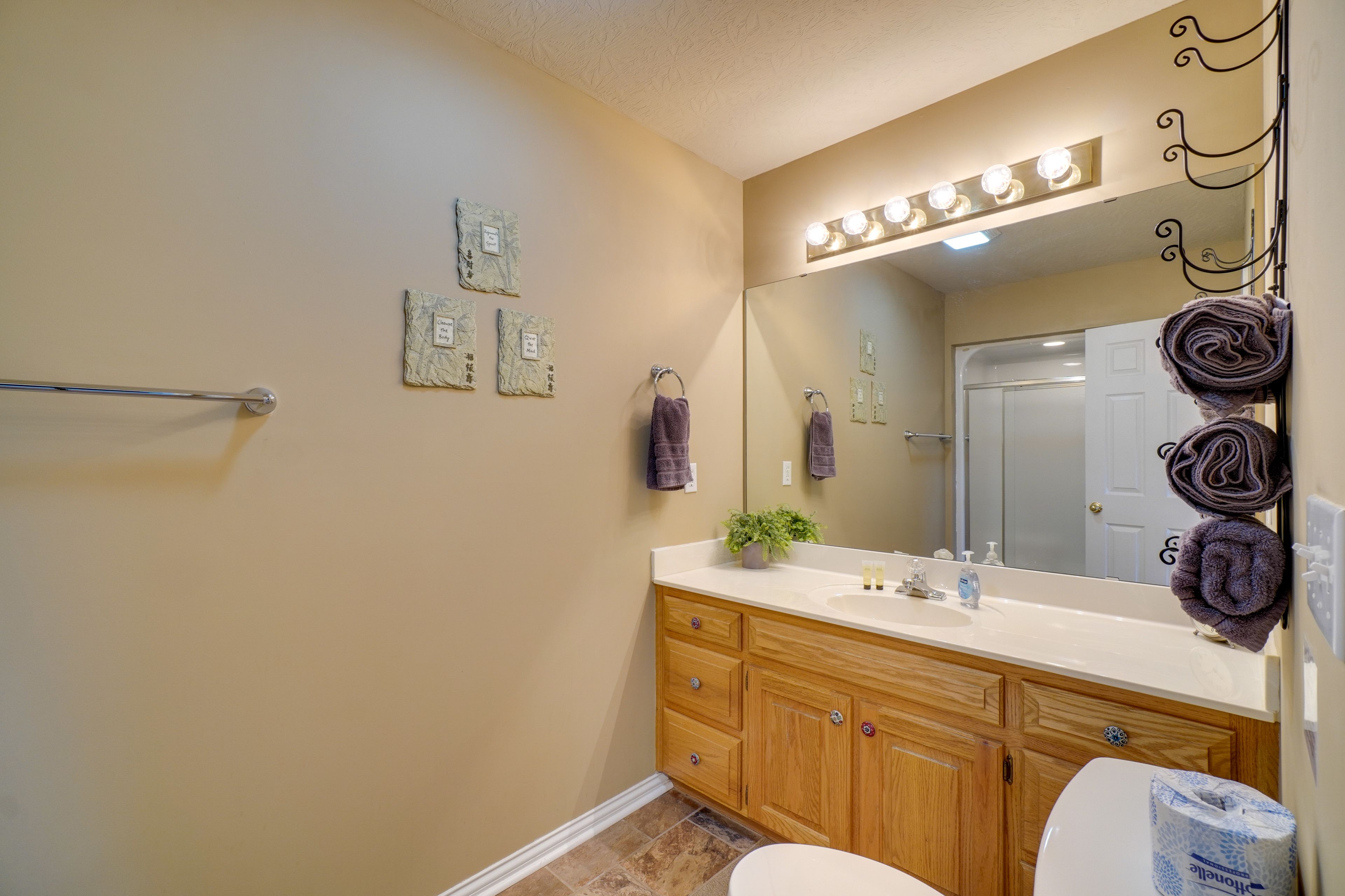 Bathroom | Main Floor