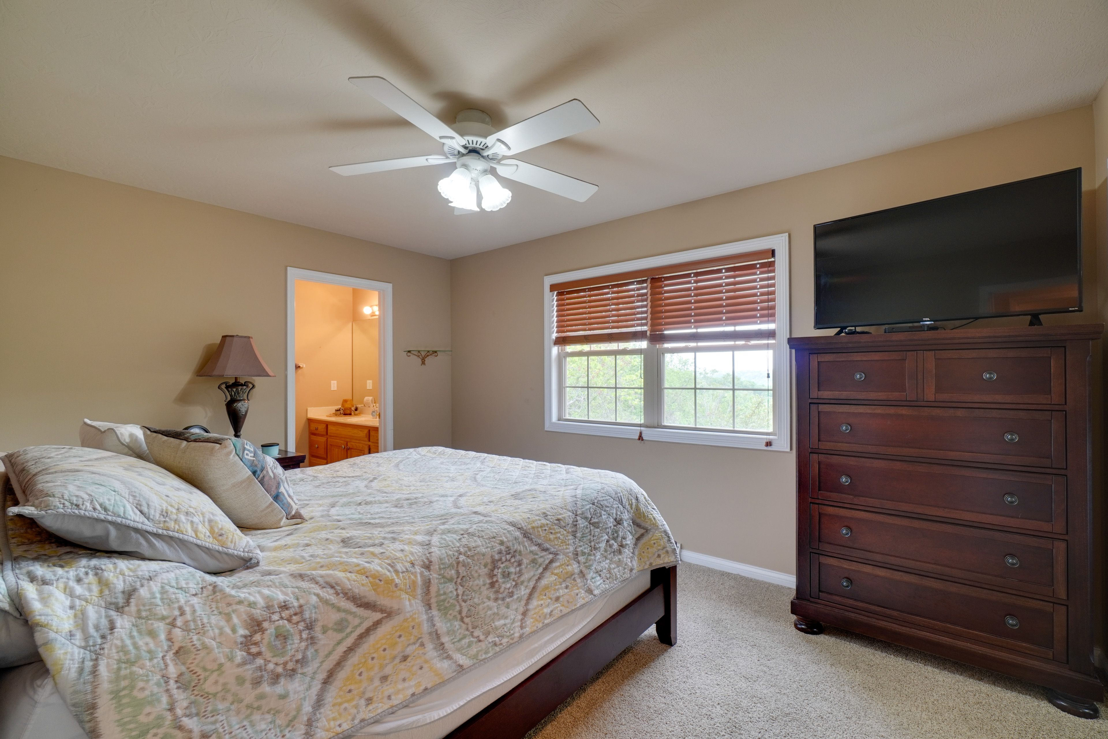 Bedroom 1 | Queen Bed | Main Floor