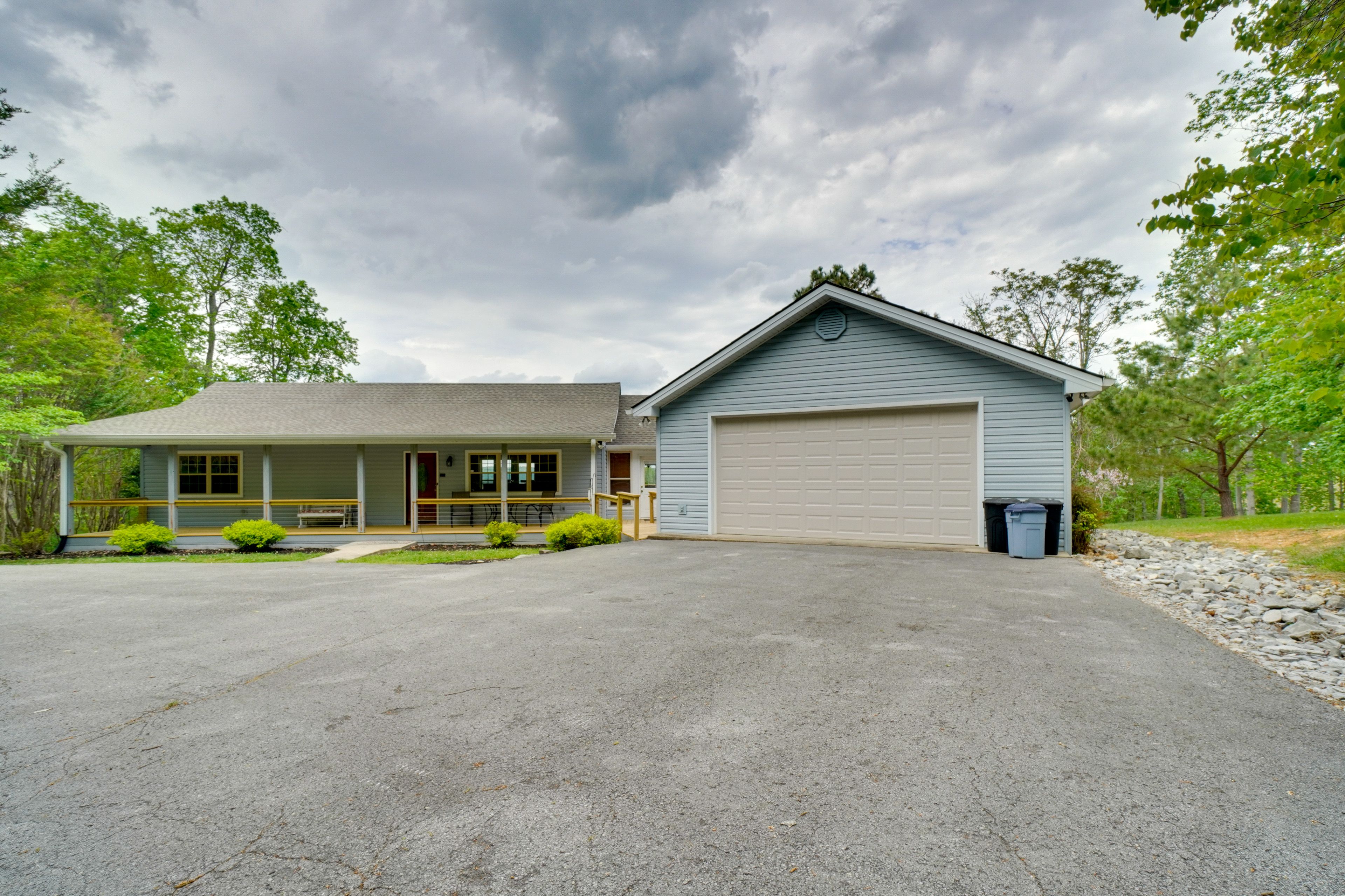 Driveway Parking (1 Vehicle) | Boat/Trailer Parking Allowed
