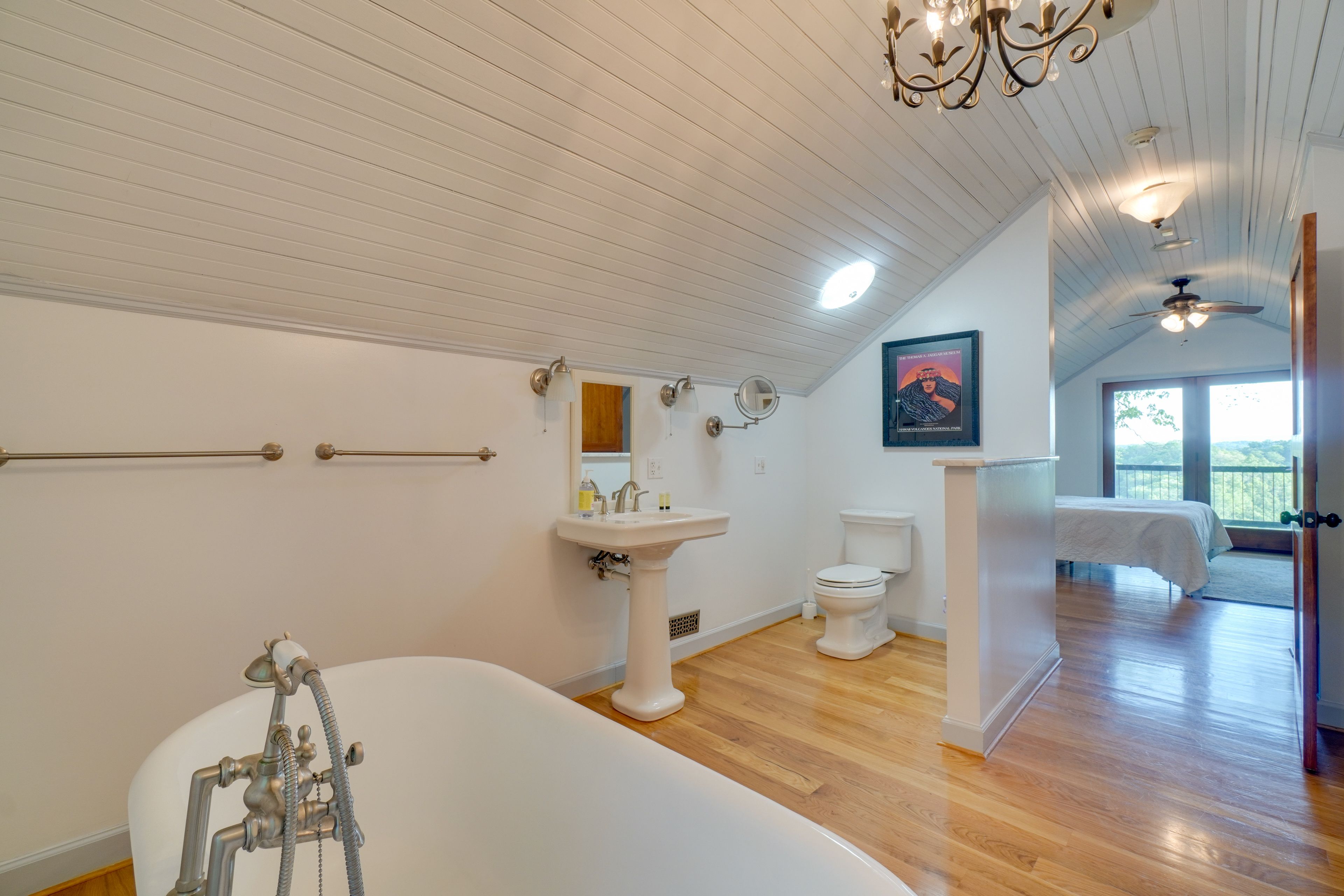 En-Suite Bathroom | 2nd Floor
