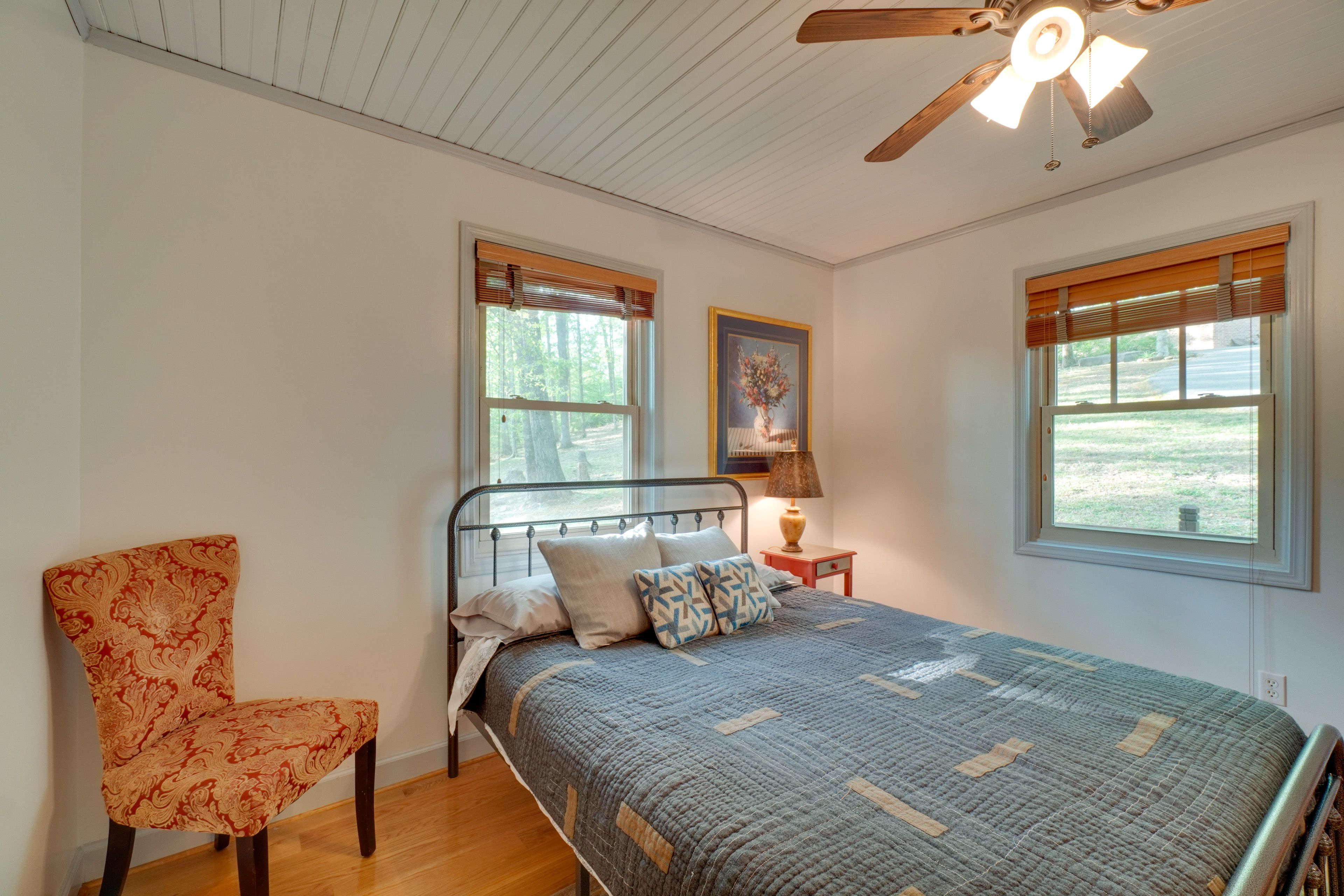 Bedroom 1 | Queen Bed | 1st Floor