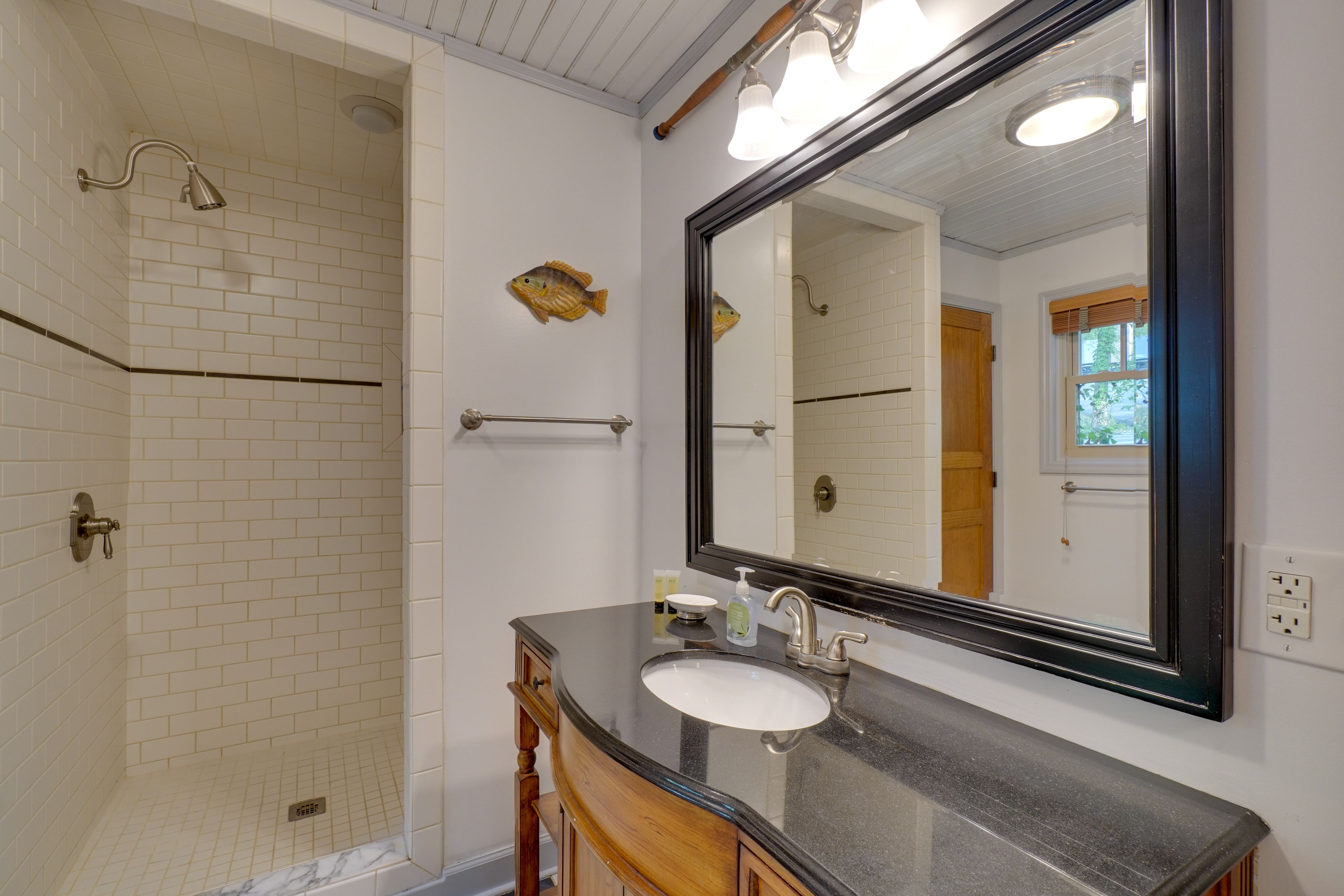 Full Bathroom | 1st Floor