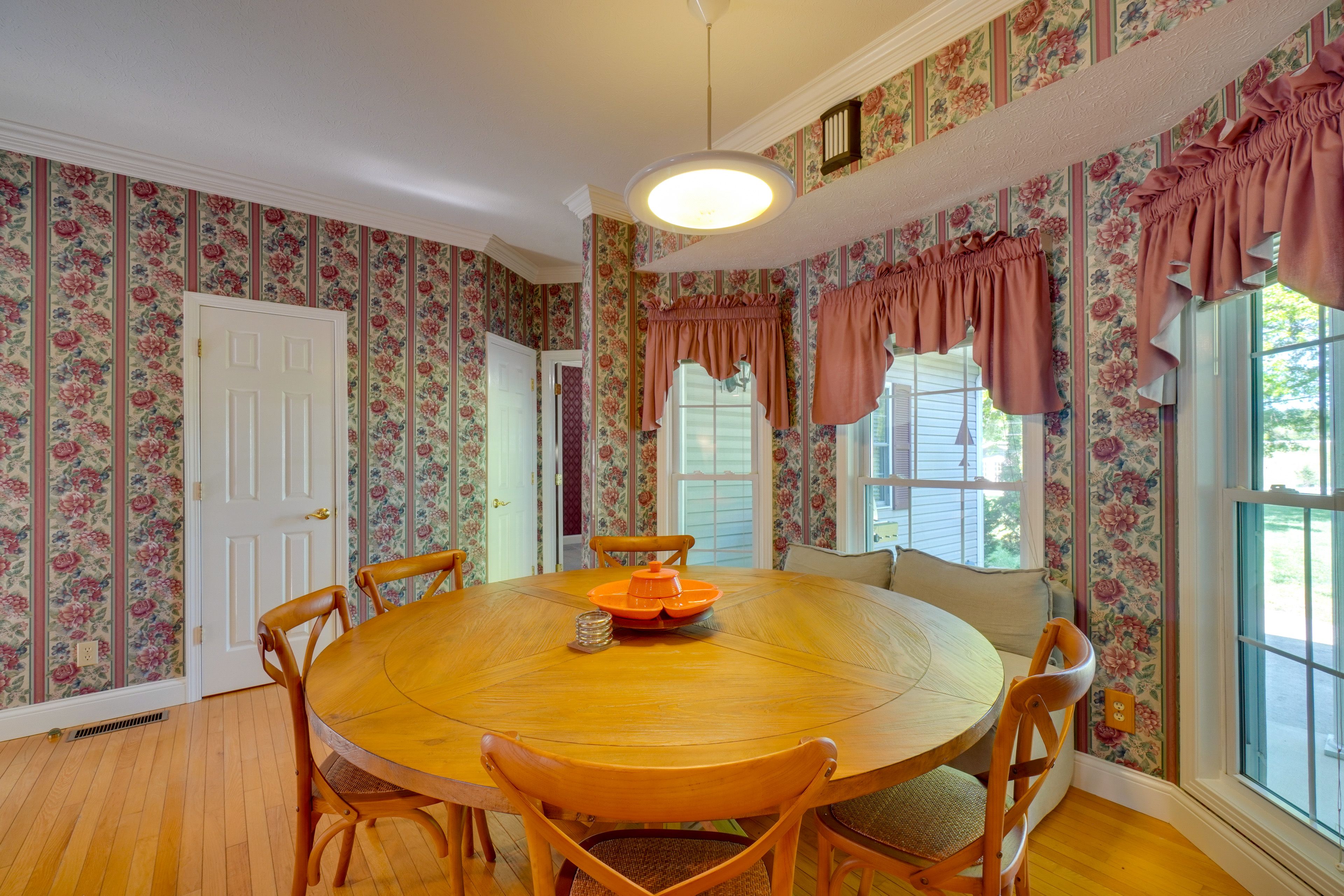 Dining Area | Dishware & Flatware