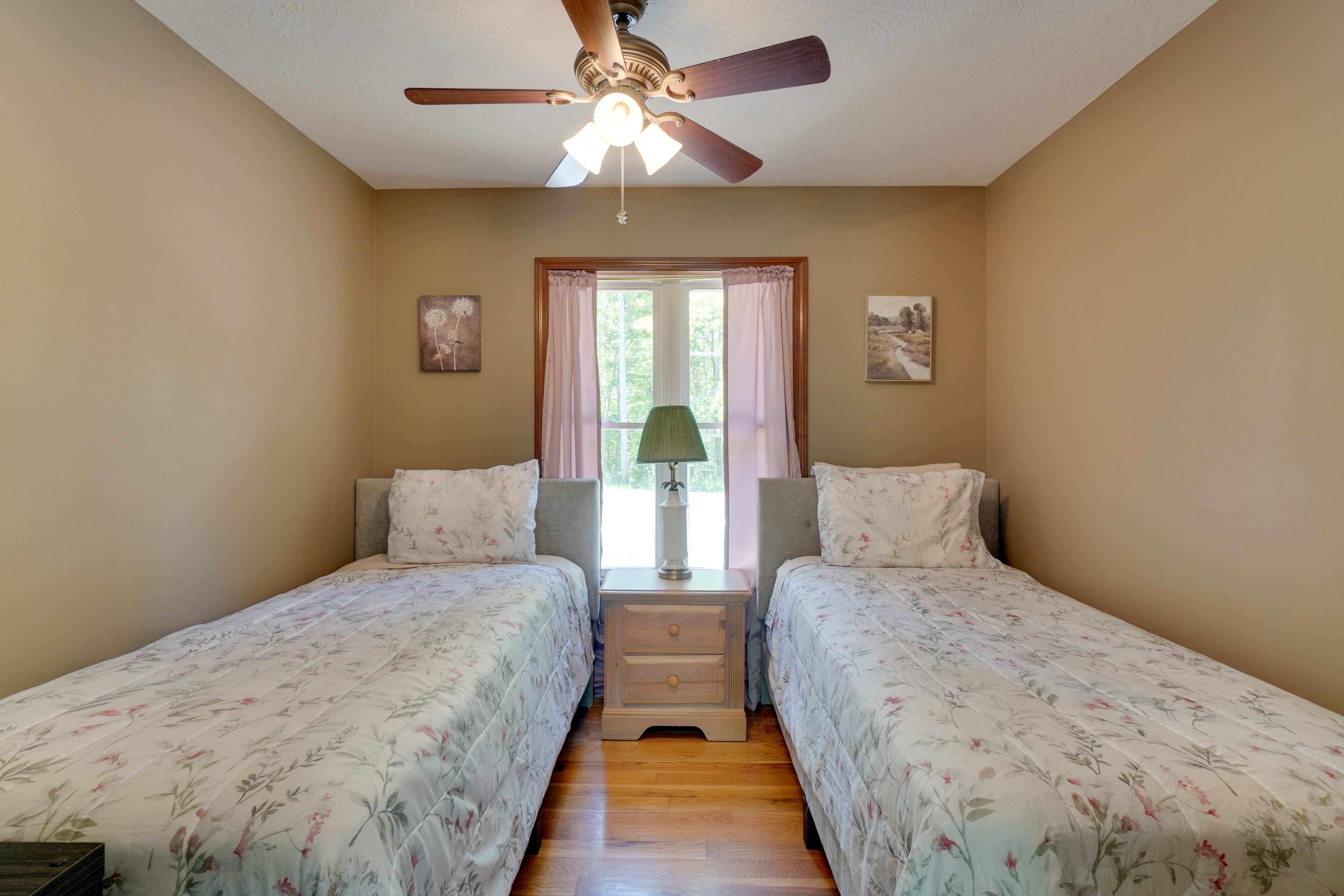 Bedroom 4 | 2 Twin Beds | 1st Floor