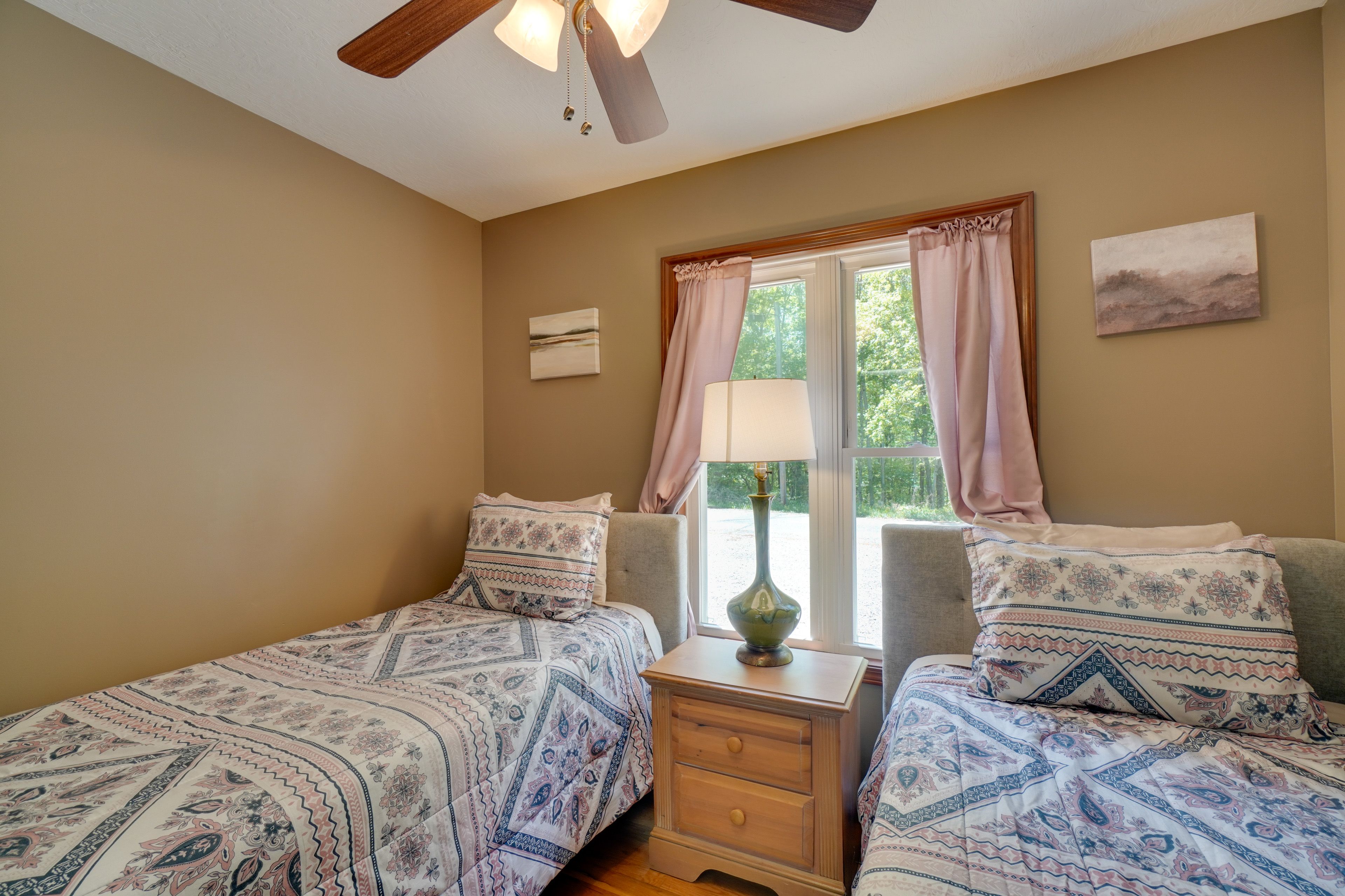 Bedroom 5 | 2 Twin Beds | 1st Floor