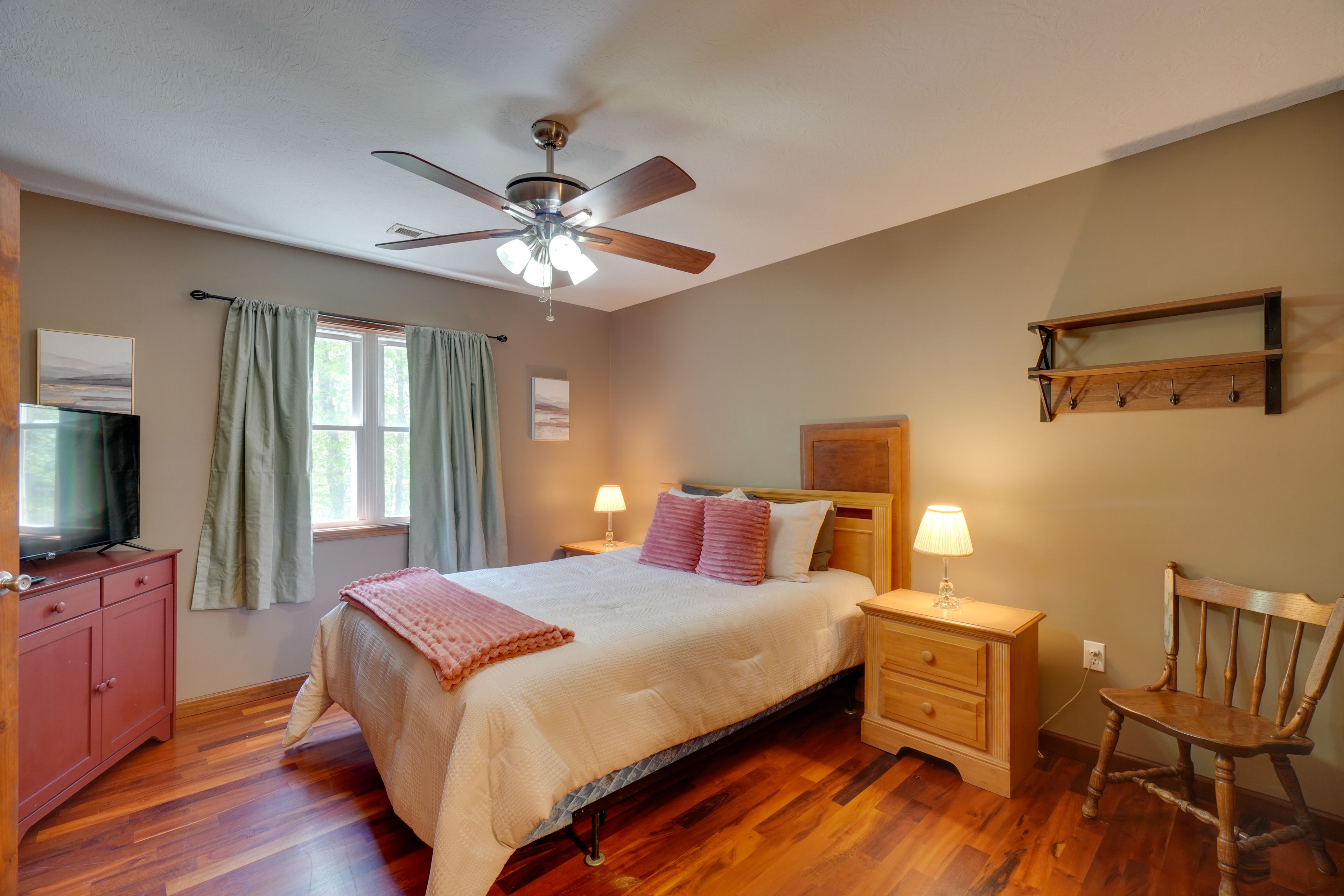 Bedroom 1 | Queen Bed | 2nd Floor