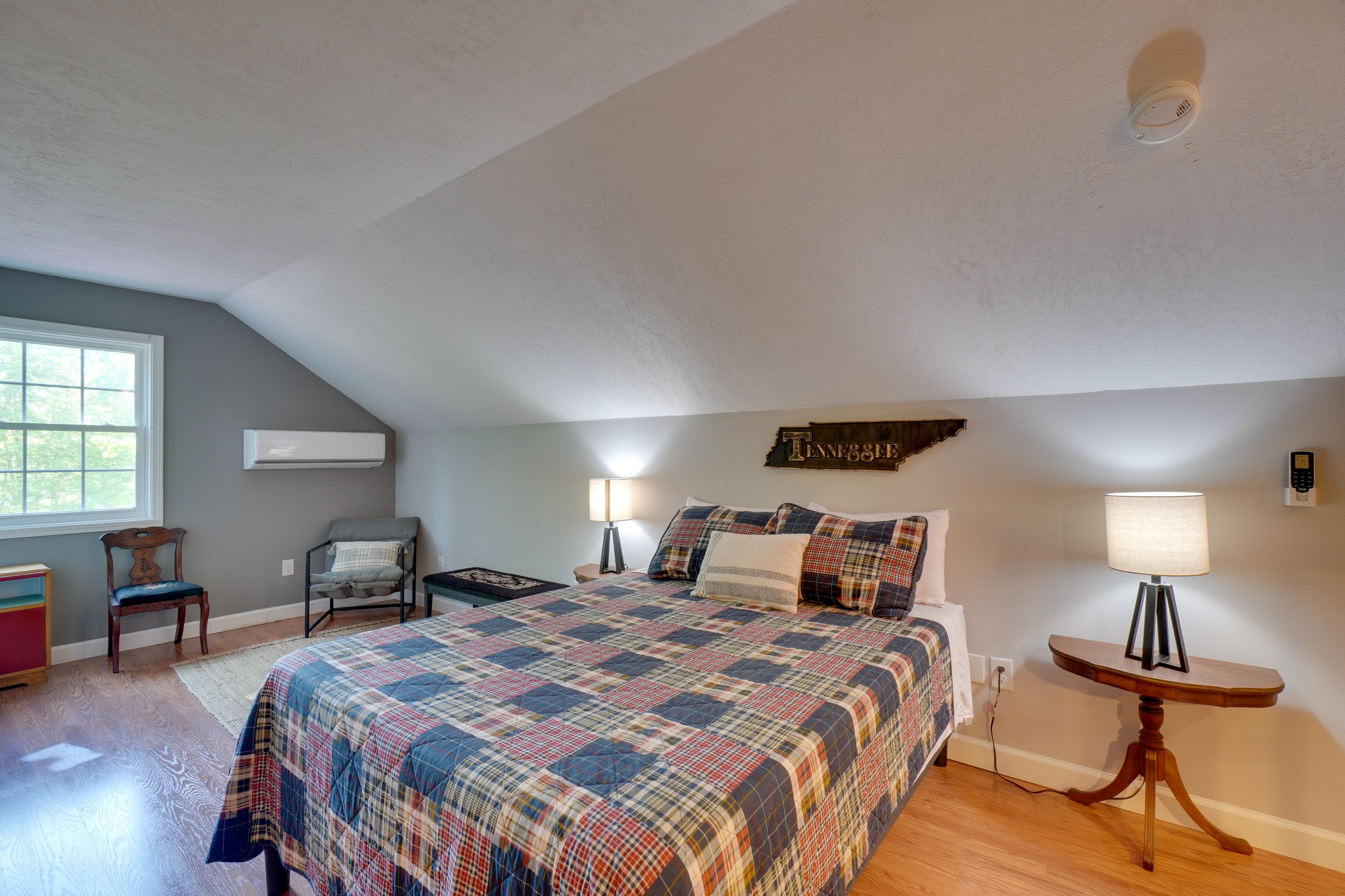 Bedroom 2 (Loft) | Queen Bed | Upper Level