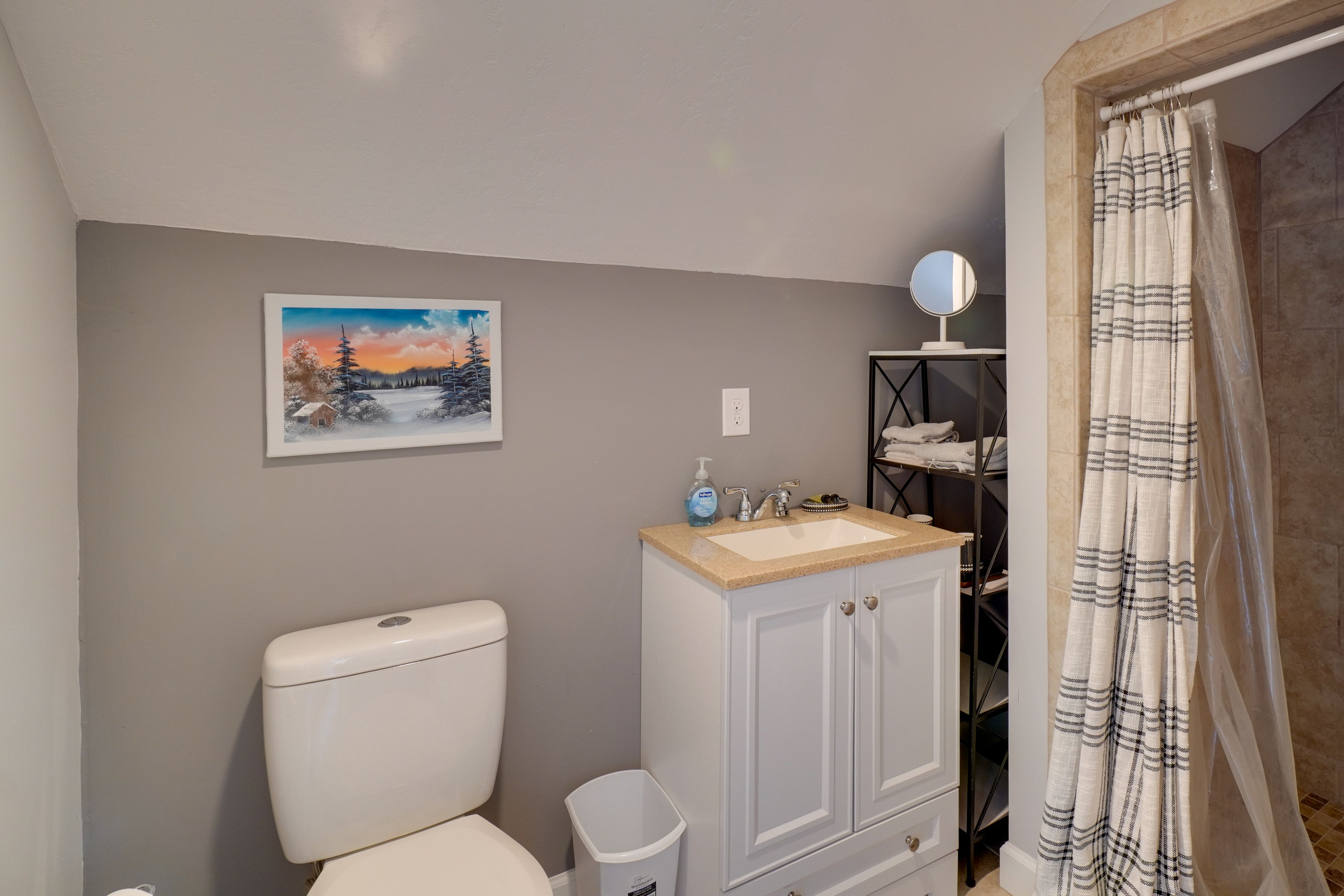 En-Suite Bathroom | Upper Level