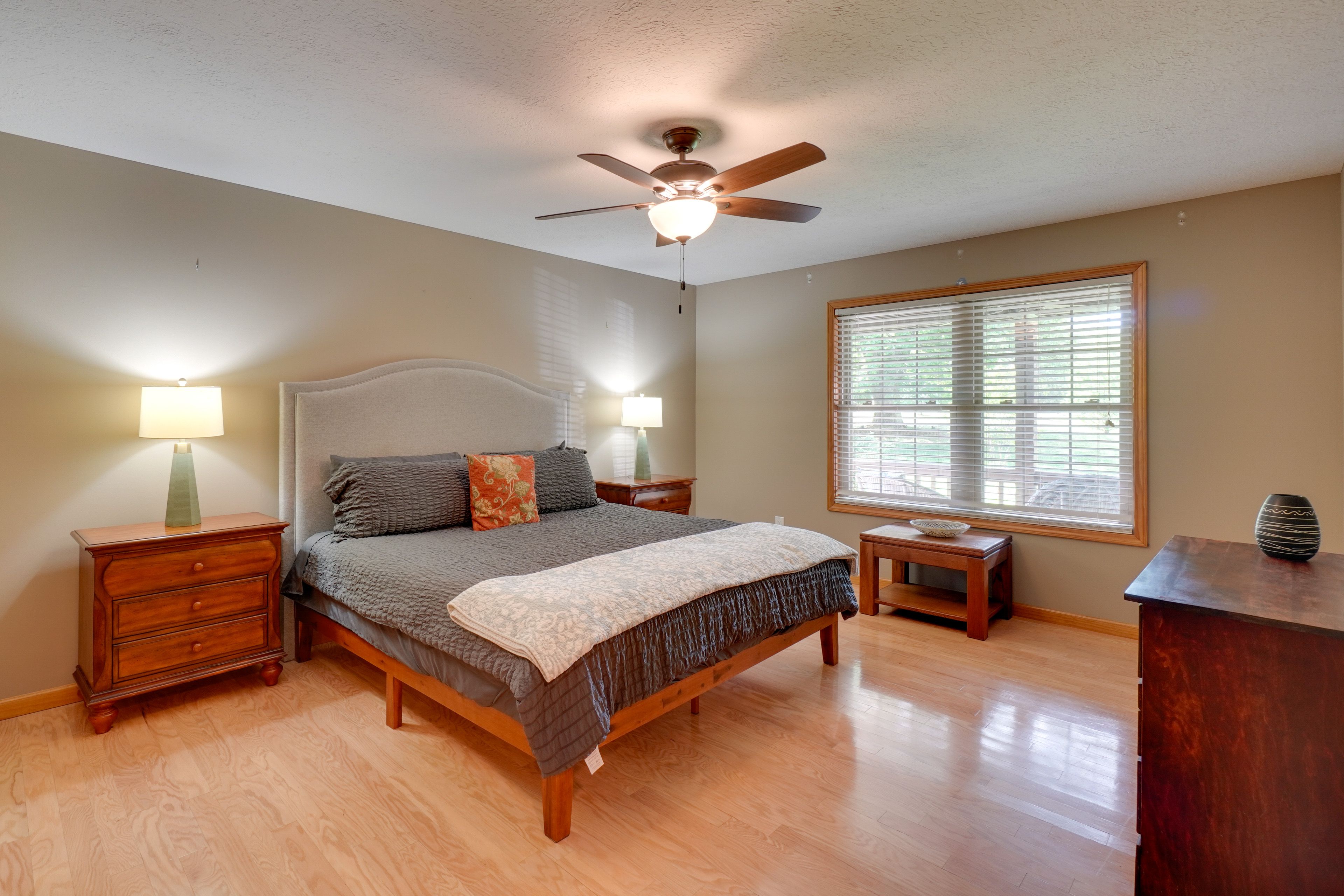 Bedroom 1 | King Bed | 1st Floor