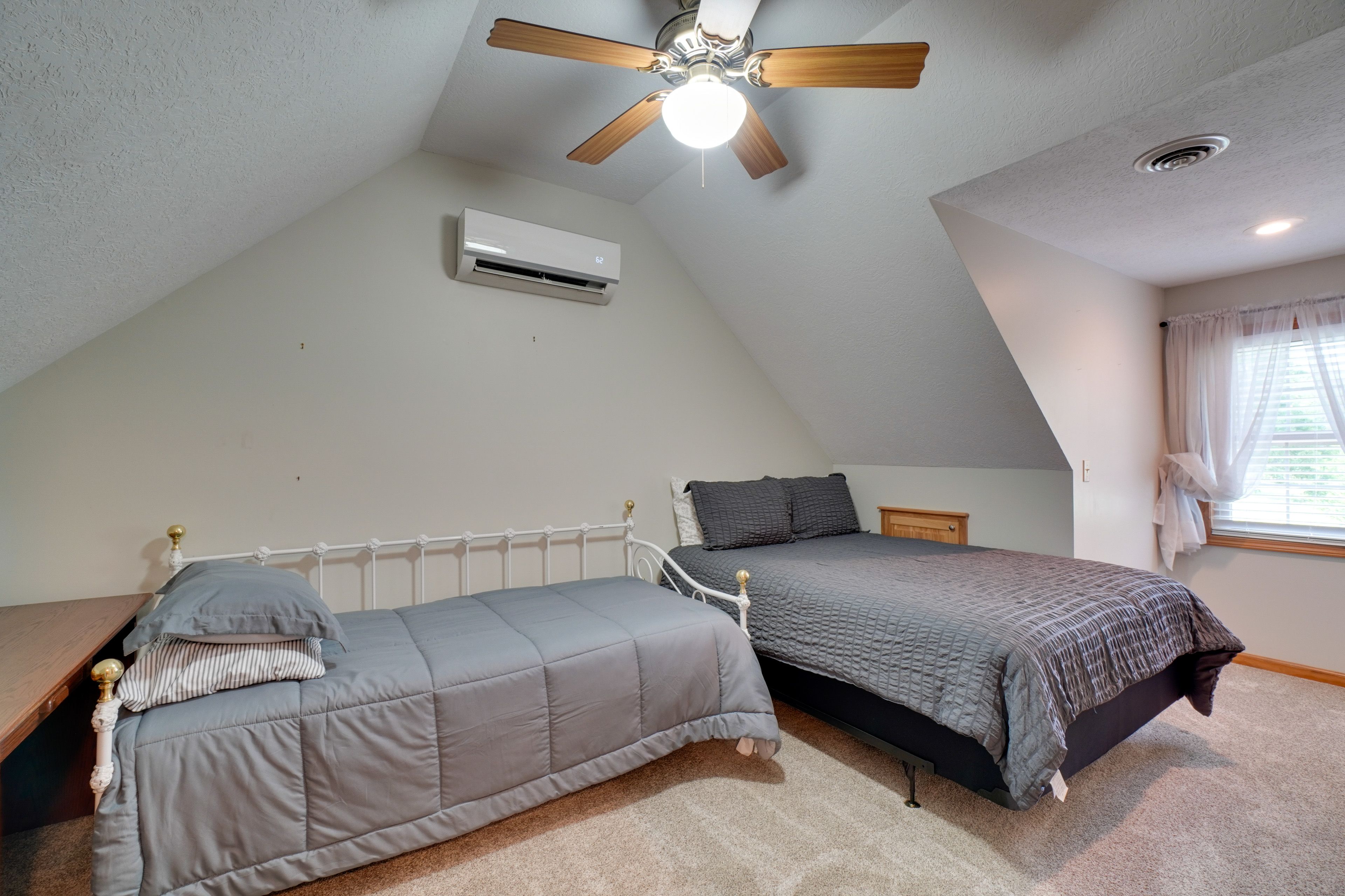 Bedroom 2 | Queen Bed | Twin Daybed | 2nd Floor