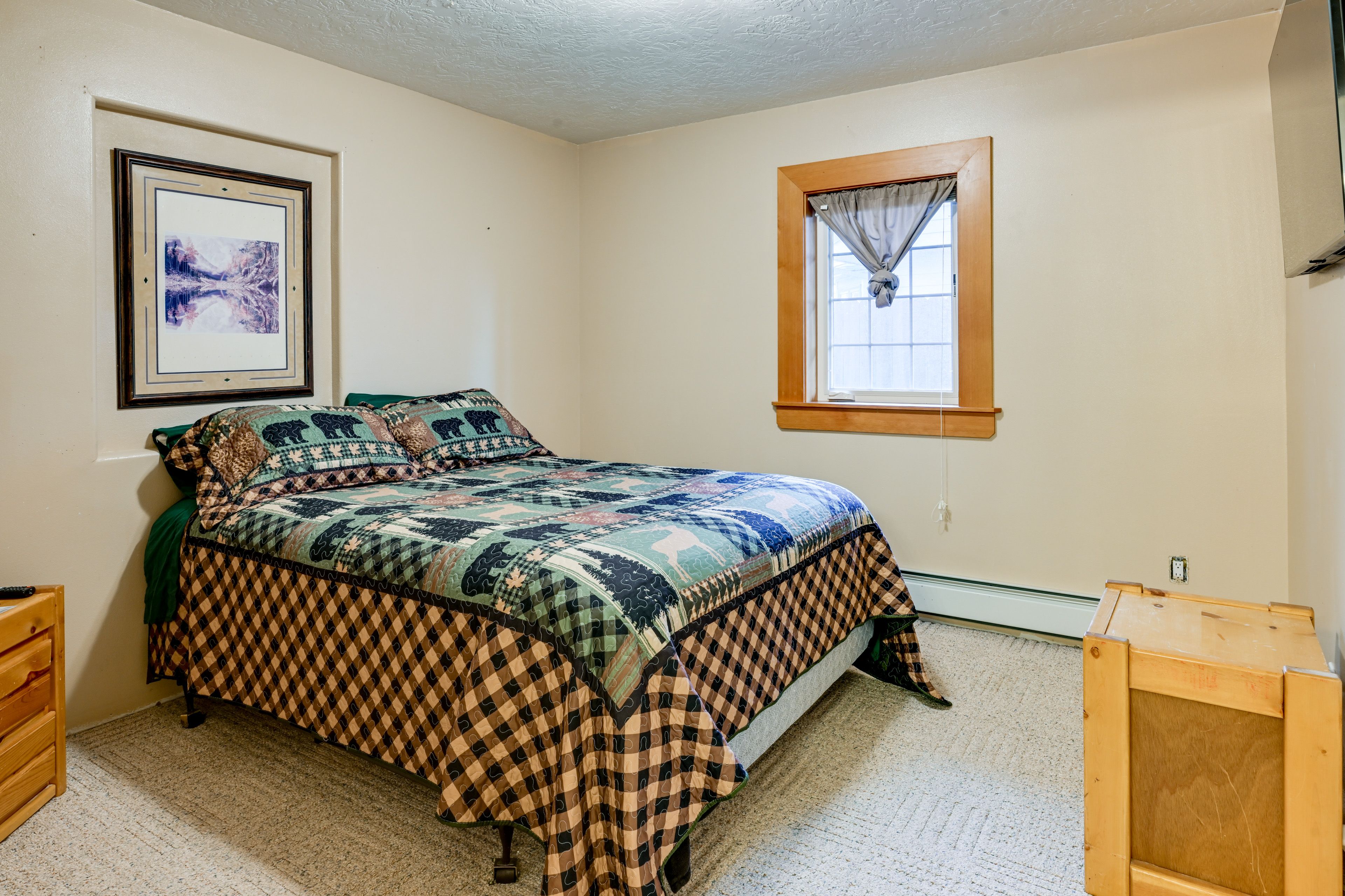 Bedroom 3 | Queen Bed