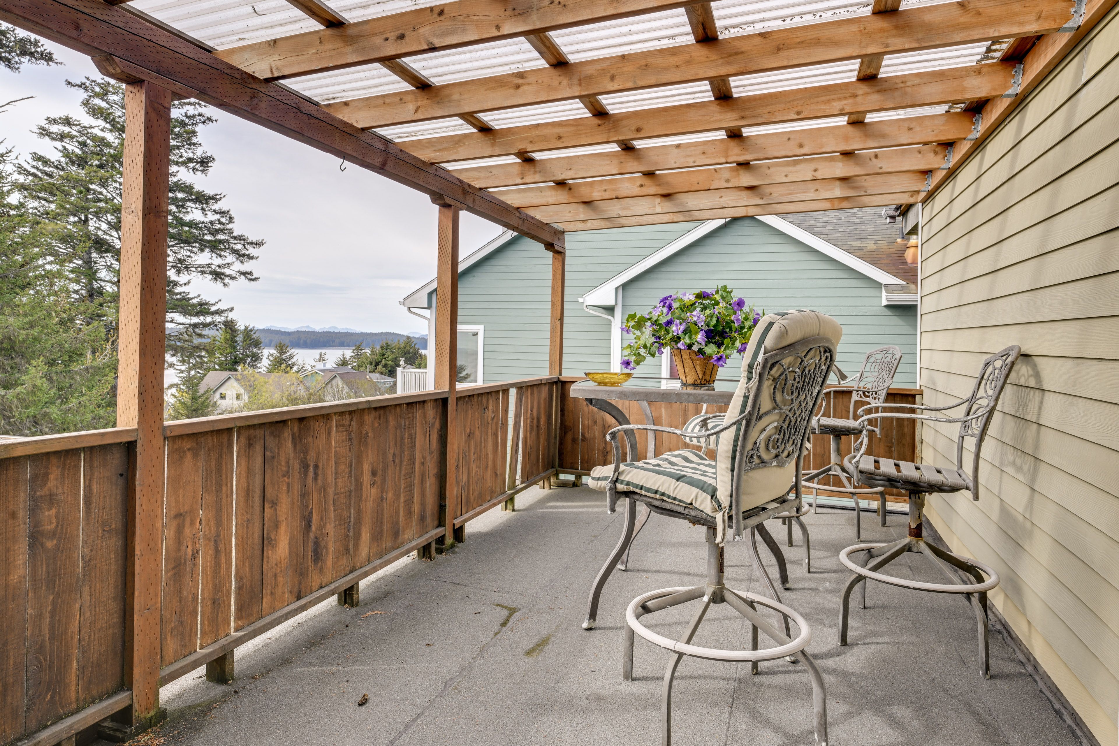 Kodiak Vacation Rental | 4BR | 4BA | 3,300 Sq Ft | Stairs Required