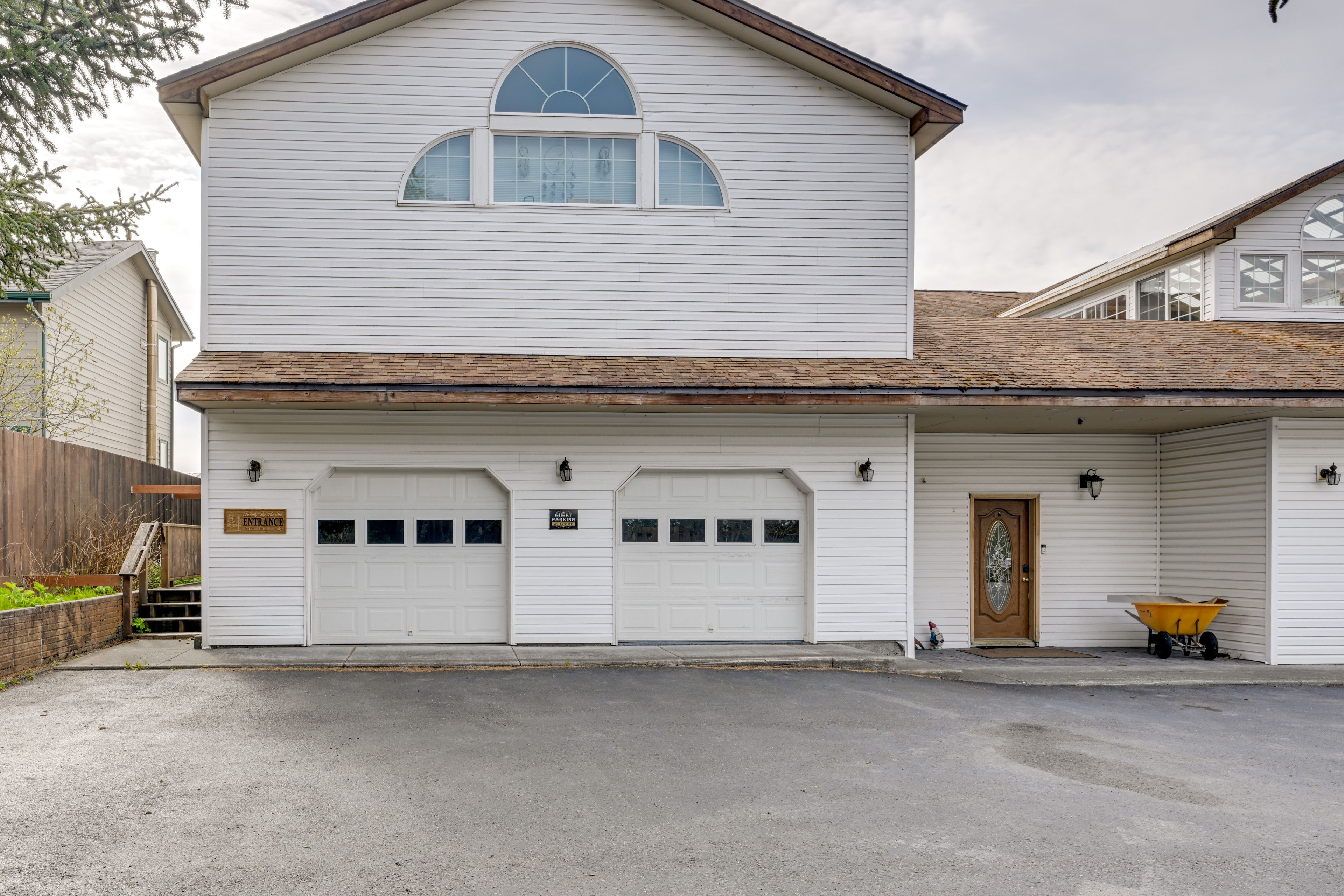 Parking | Driveway (2 Vehicles)