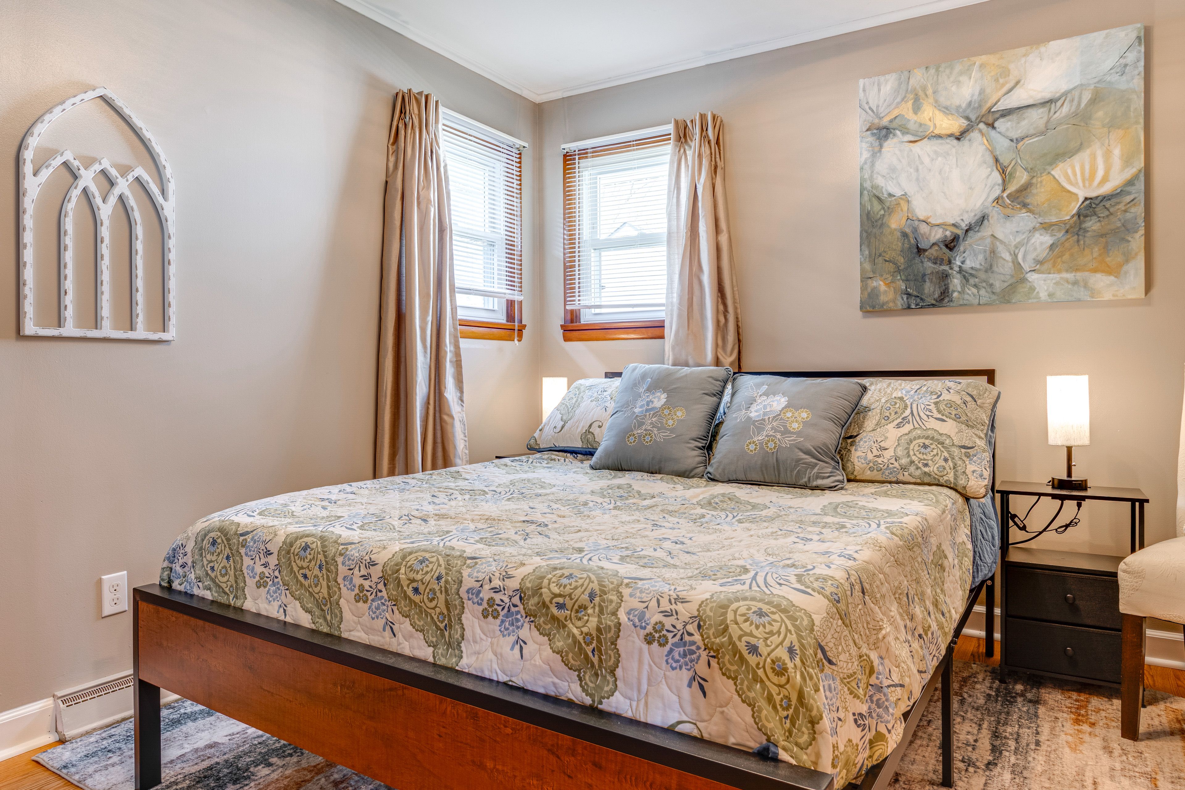 Bedroom 2 | Queen Bed | Smart TV