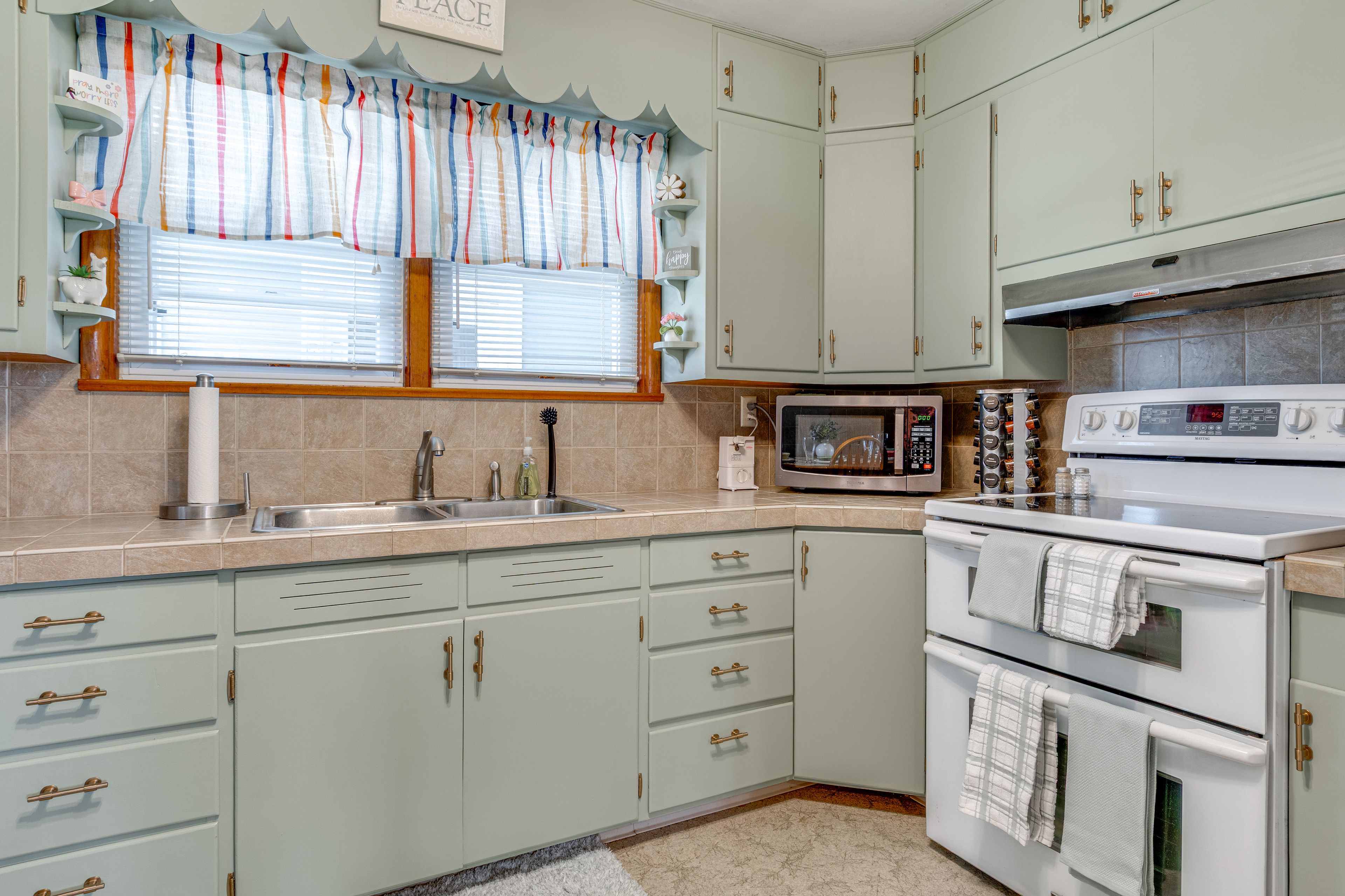 Kitchen | Refrigerator | Toaster