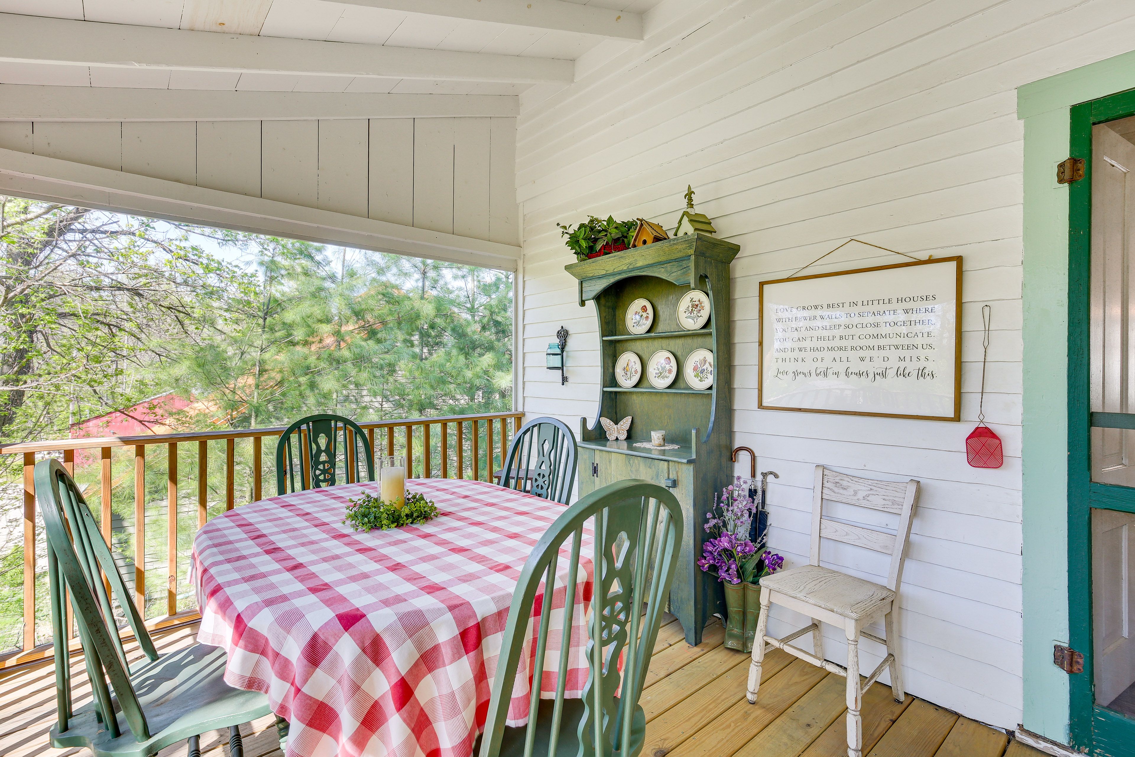 Screened Porch | Outdoor Dining | Private Yard