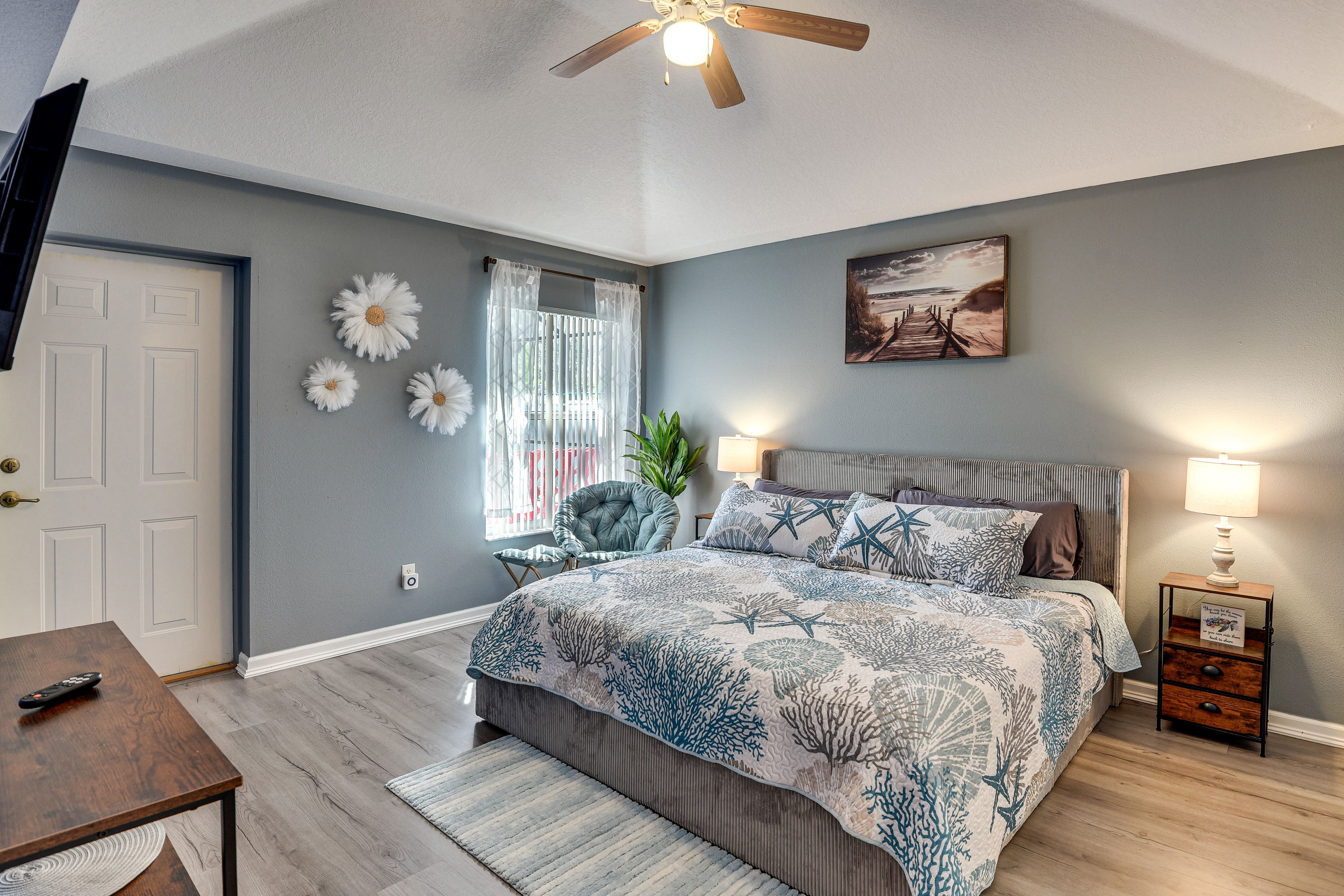 Bedroom 1 | King Bed