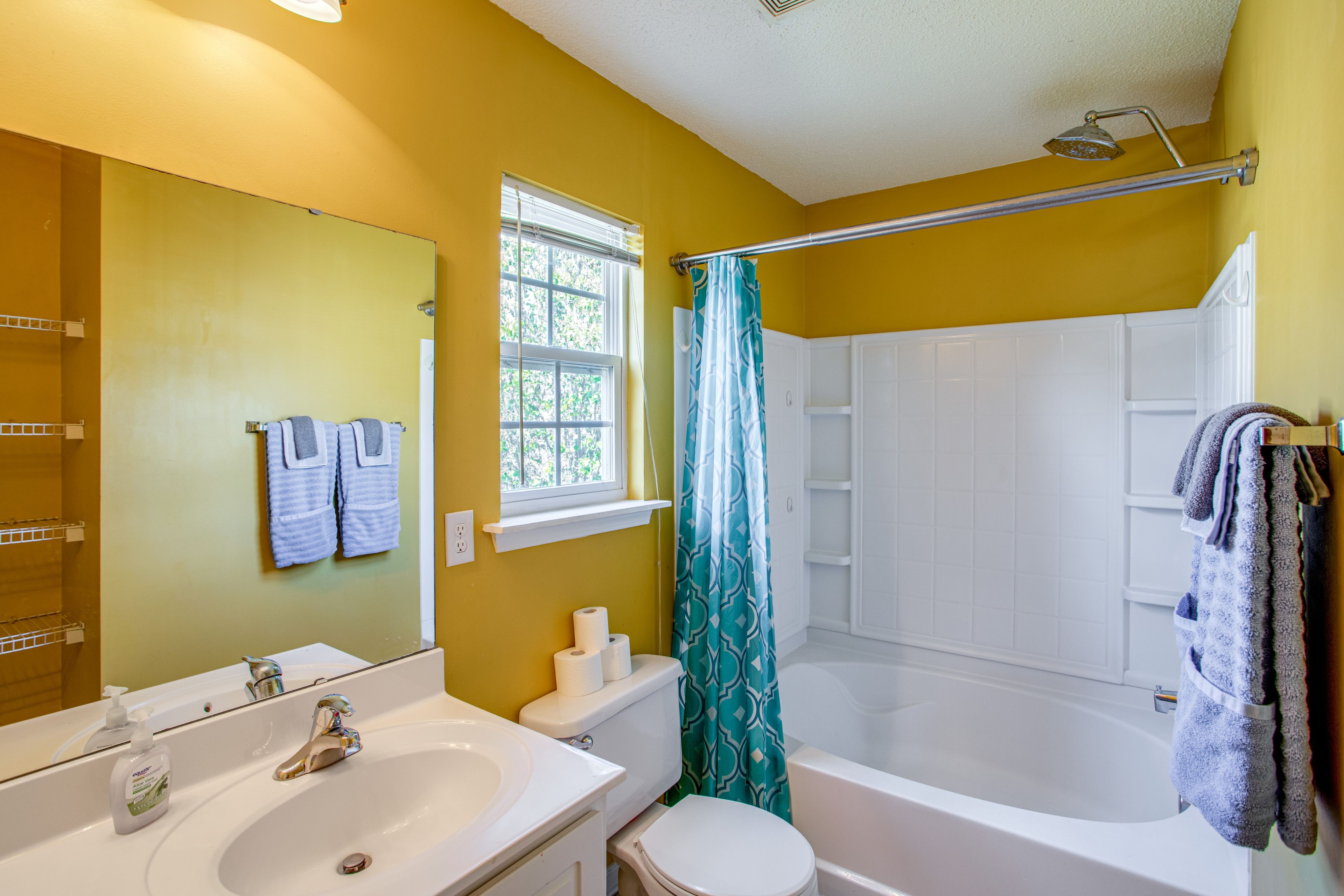 En-Suite Bathroom | Double Sinks | 2nd Floor