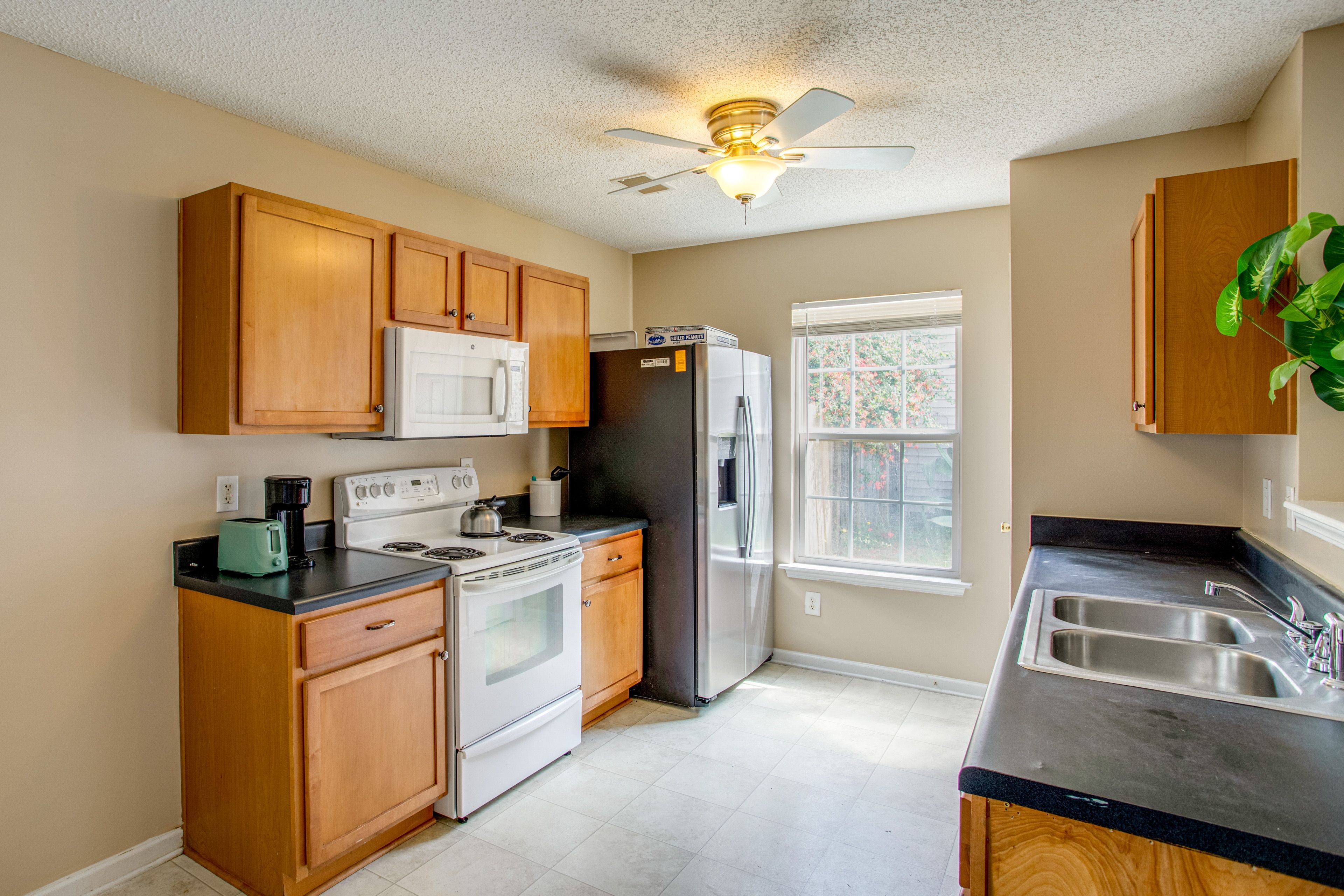 Kitchen | Toaster | 1st Floor