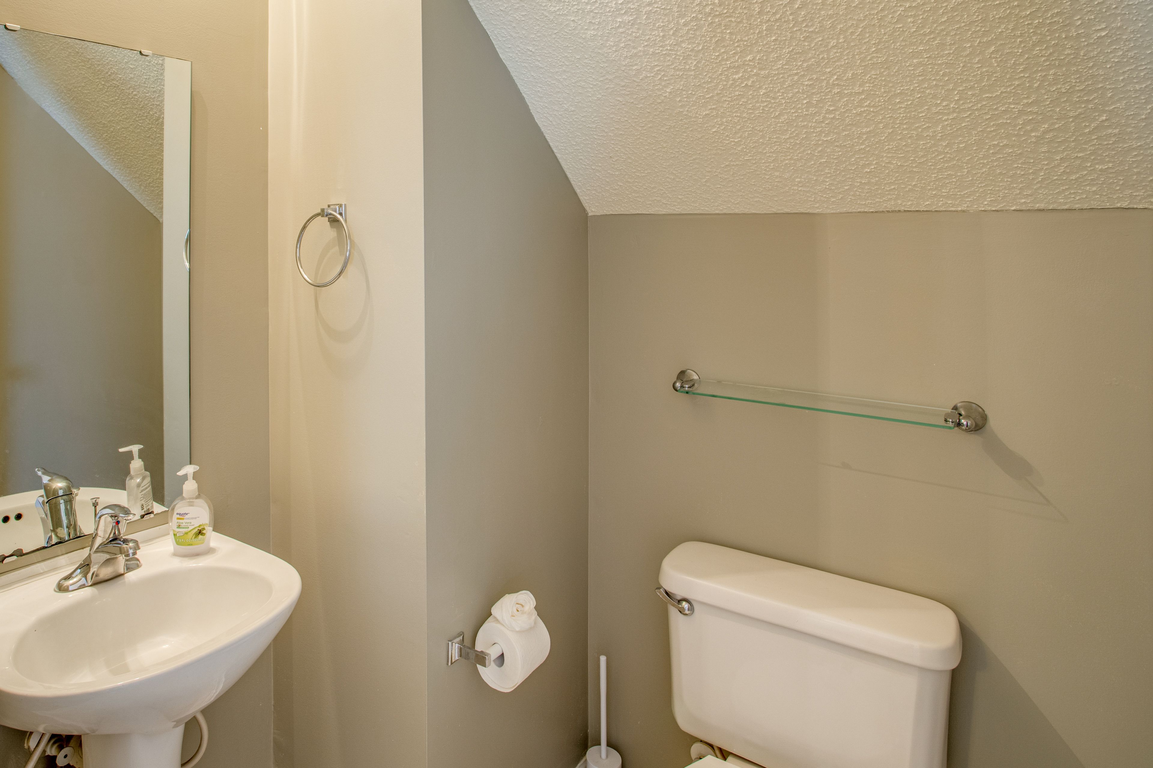 Half Bathroom | 1st Floor