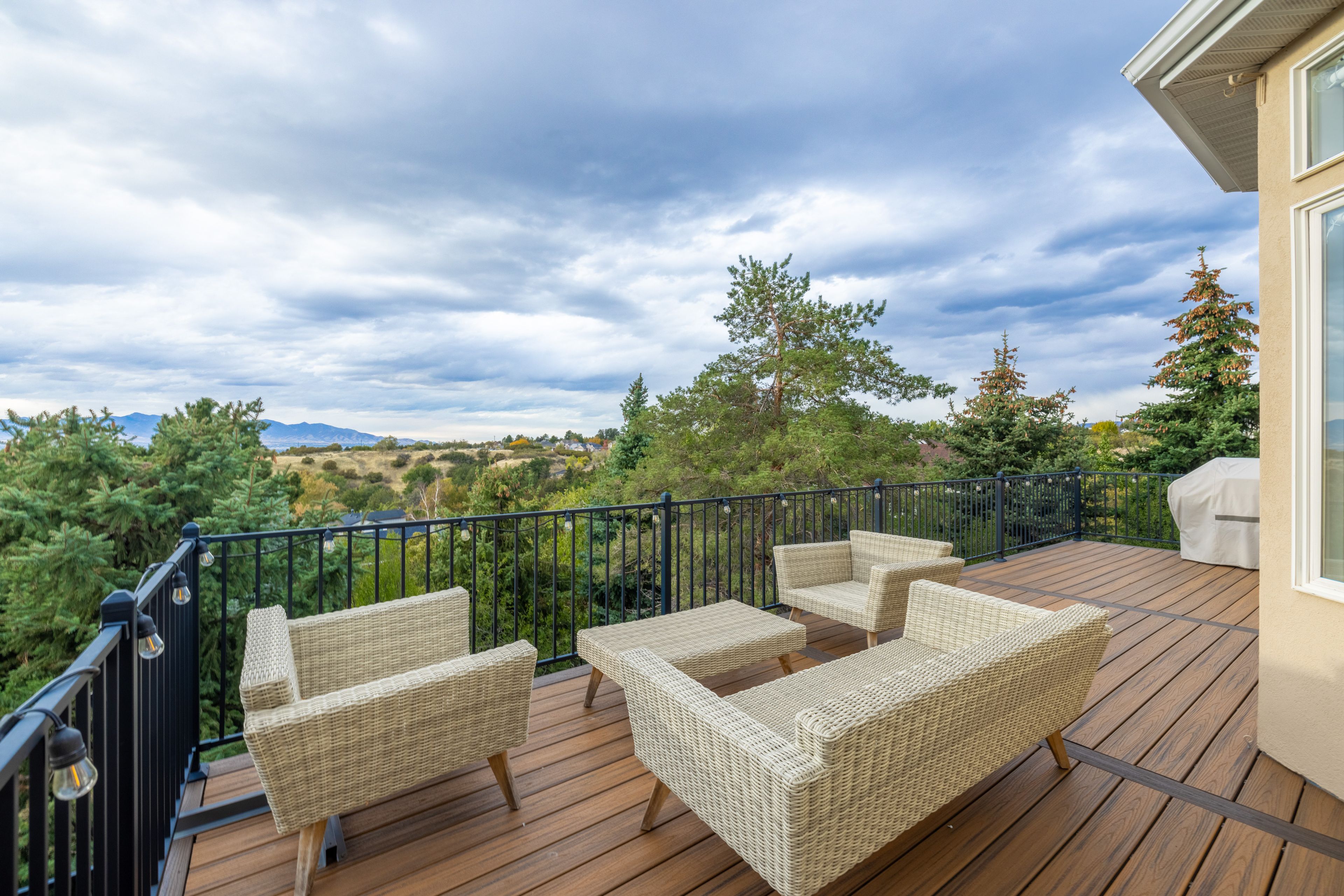 Sandy Vacation Rental | 2BR | 2.5BA | 4,000 Sq Ft